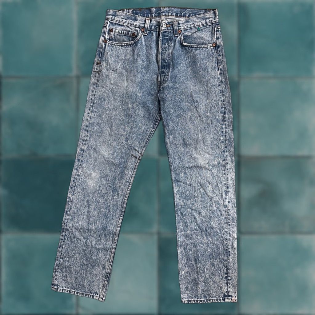 Levi's VINTAGE Levi's 501 Jeans 90s USA Straight Leg Blue Light Wash 32x30 Men Regular Denim Cotton Size US 32 / EU 48 - 1 Thumbnail
