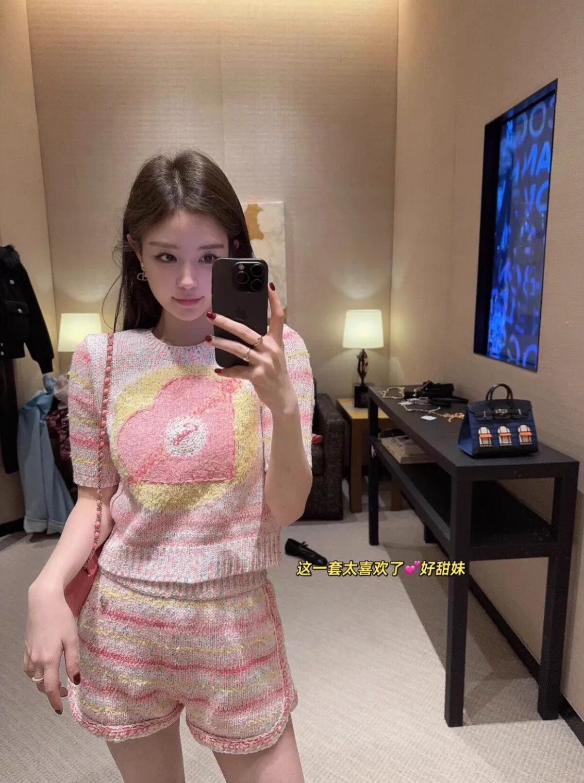Chanel Chanel pink heart logo colorful tweed short knit sweater 36 Size XS / US 0-2 / IT 36-38 - 2 Thumbnail