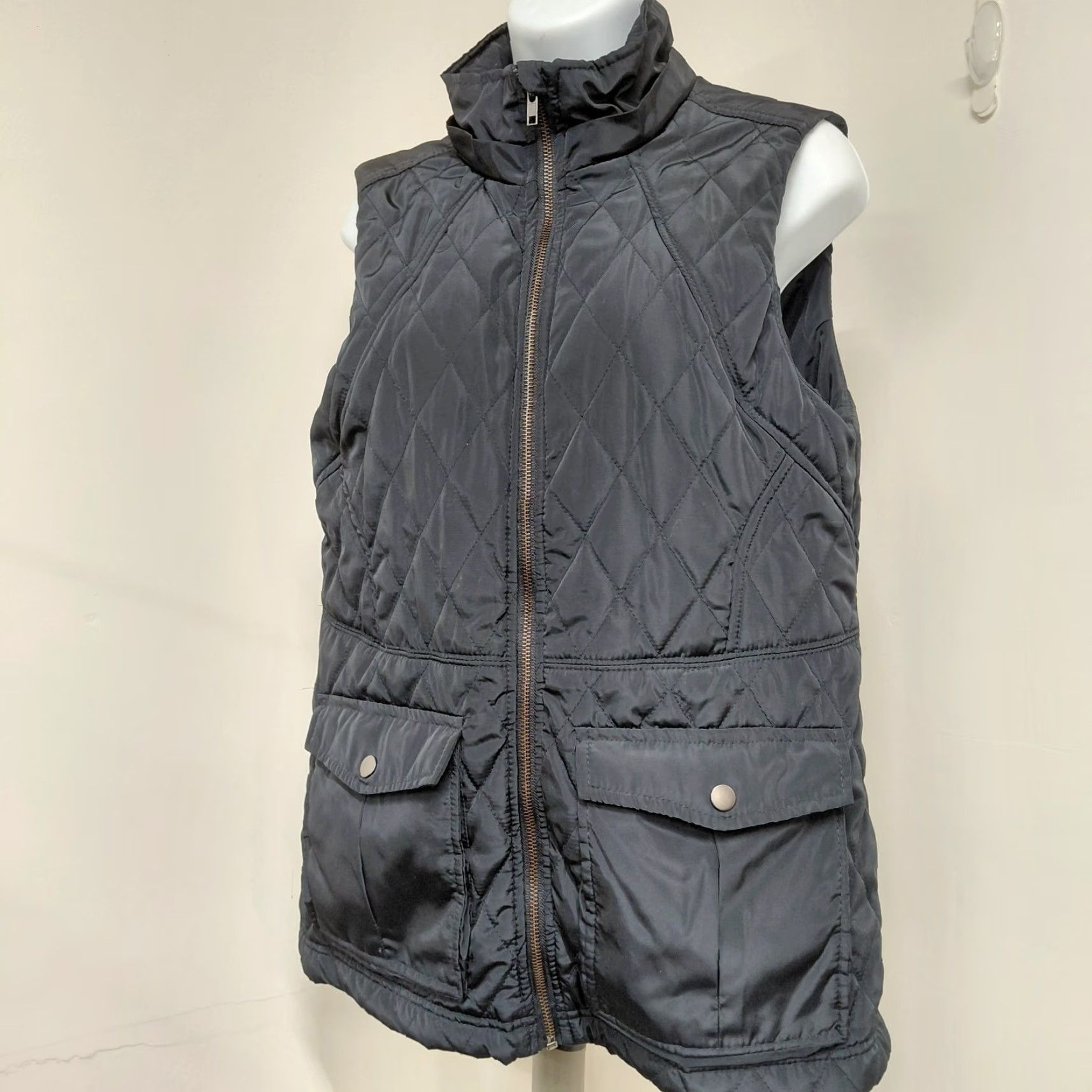 Vintage Thread & Supply Black Quilted Vest Women’s Size Large Full Zip Pockets Vest Quilted Black L Women Mens? Size L / US 10 / IT 46 - 2 Thumbnail