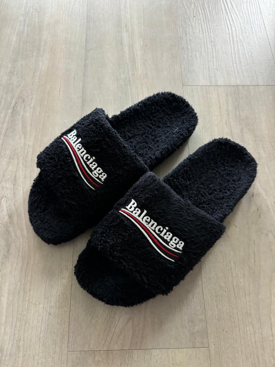 Embroidered Logo Furry Towel Campaign Sandals Slides