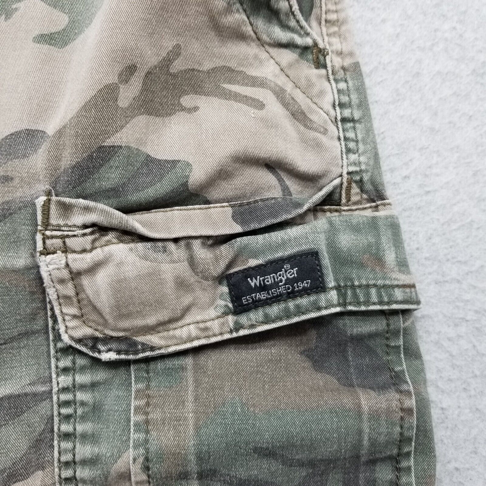 Wrangler Wrangler Cargo Shorts Mens 38 Camouflage Casual Distressed Size US 38 / EU 54 - 5 Thumbnail