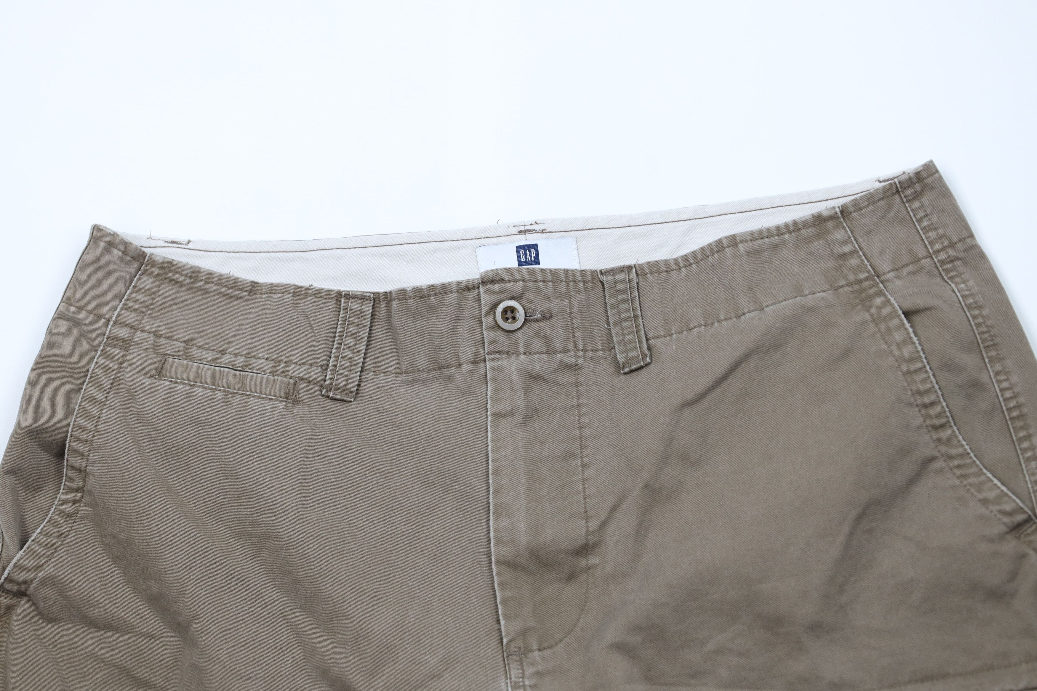 Gap × Vintage Vintage 90s Y2K Gap Relaxed Fit Cargo Shorts Brown Cotton Size US 38 / EU 54 - 2 Thumbnail
