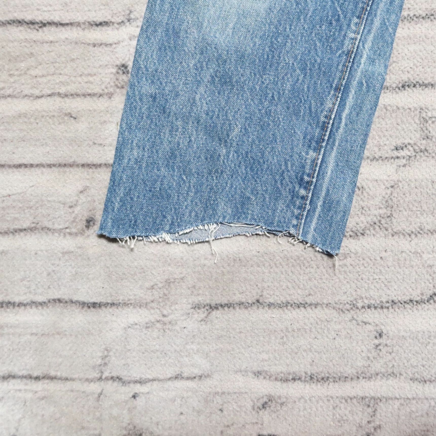 Levi's VINTAGE Levi's 501 Jeans Denim Jeans Mens 30 Medium Wash 26-27 Inseam Selvedge Button Closure Size US 30 / EU 46 - 4 Thumbnail