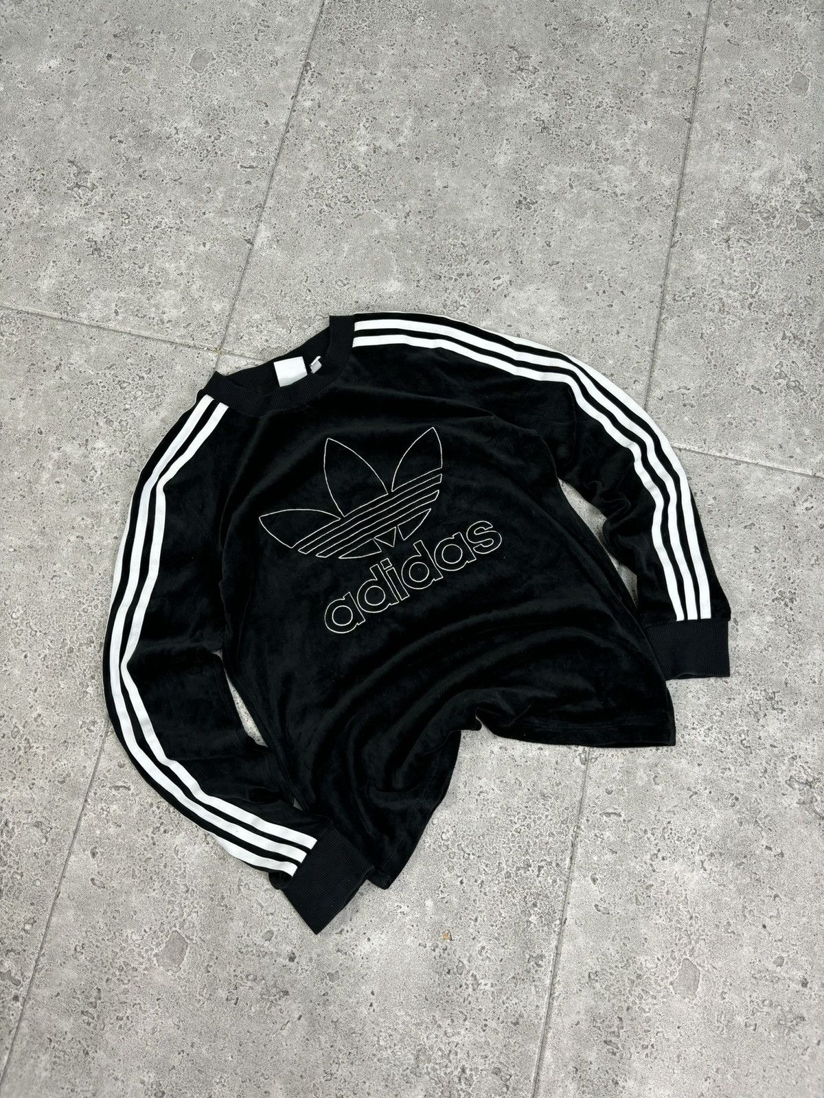 Adidas × Vintage Y2K Velor Crewneck Sweatshirt Adidas Big Logo 3 Stripes 00s Size US S / EU 44-46 / 1 - 1 Thumbnail
