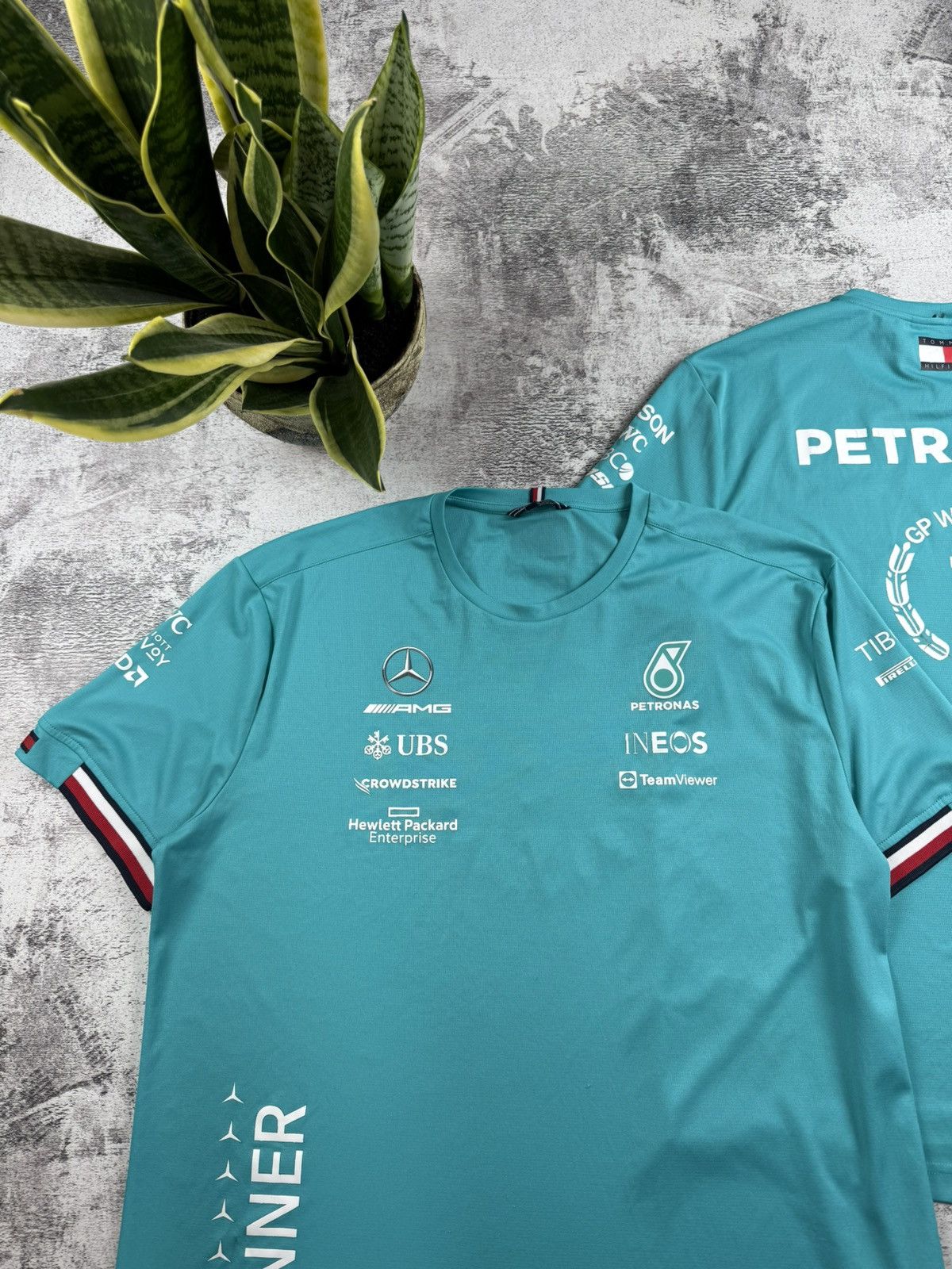 Tommy Hilfiger x2 Petronas AMG Winners 2021 2022 Moto Racing Formula 1 T Shirt Men’s Tee Jersey Size US L / EU 52-54 / 3 - 4 Thumbnail