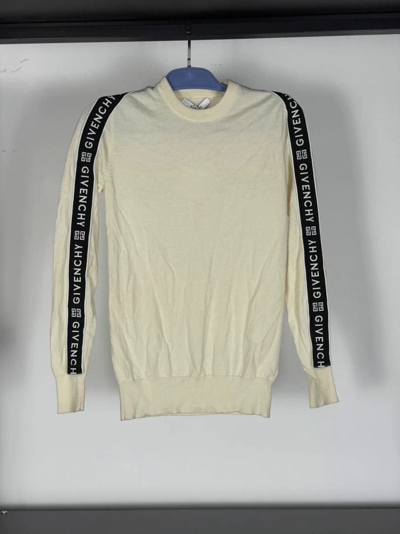 Givenchy Beige wool knitted sweater, sleeves and shoulders