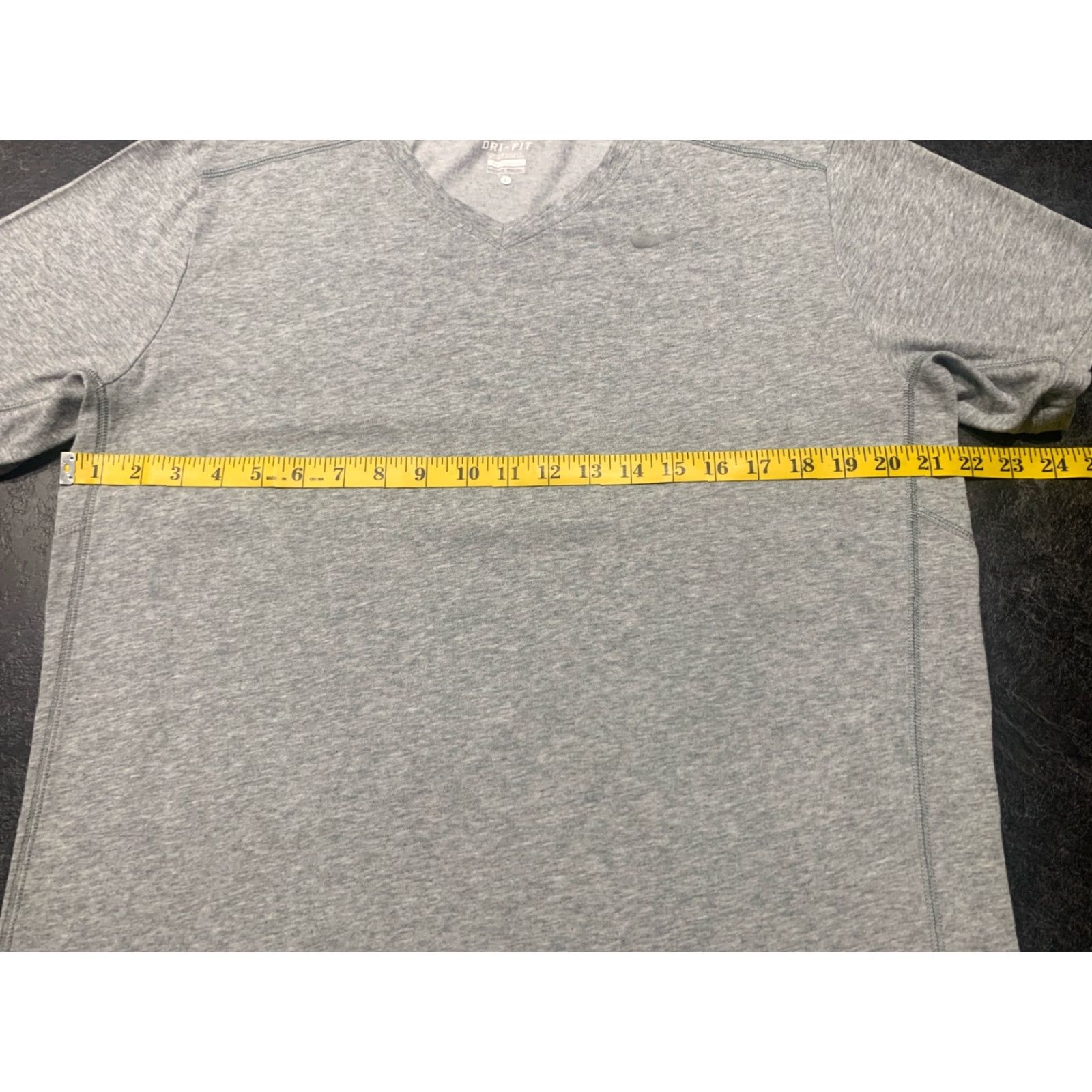 Nike Nike Dri-FIT Gray Short Sleeve V-Neck Athletic T-Shirt Men's Large Lightweight Sports Size US L / EU 52-54 / 3 - 6 Thumbnail