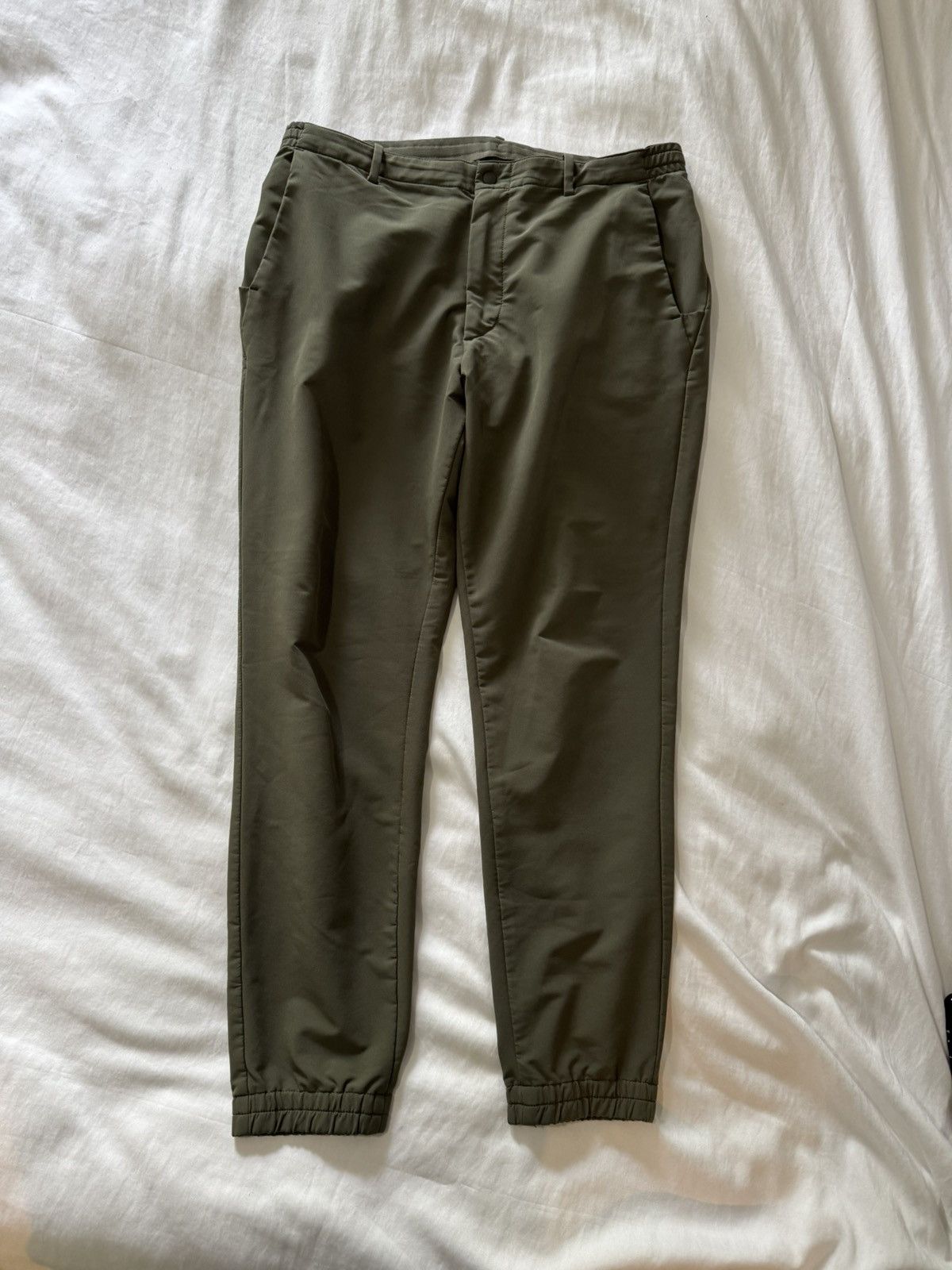 Uniqlo Uniqlo joggers Size US 35 - 1 Thumbnail