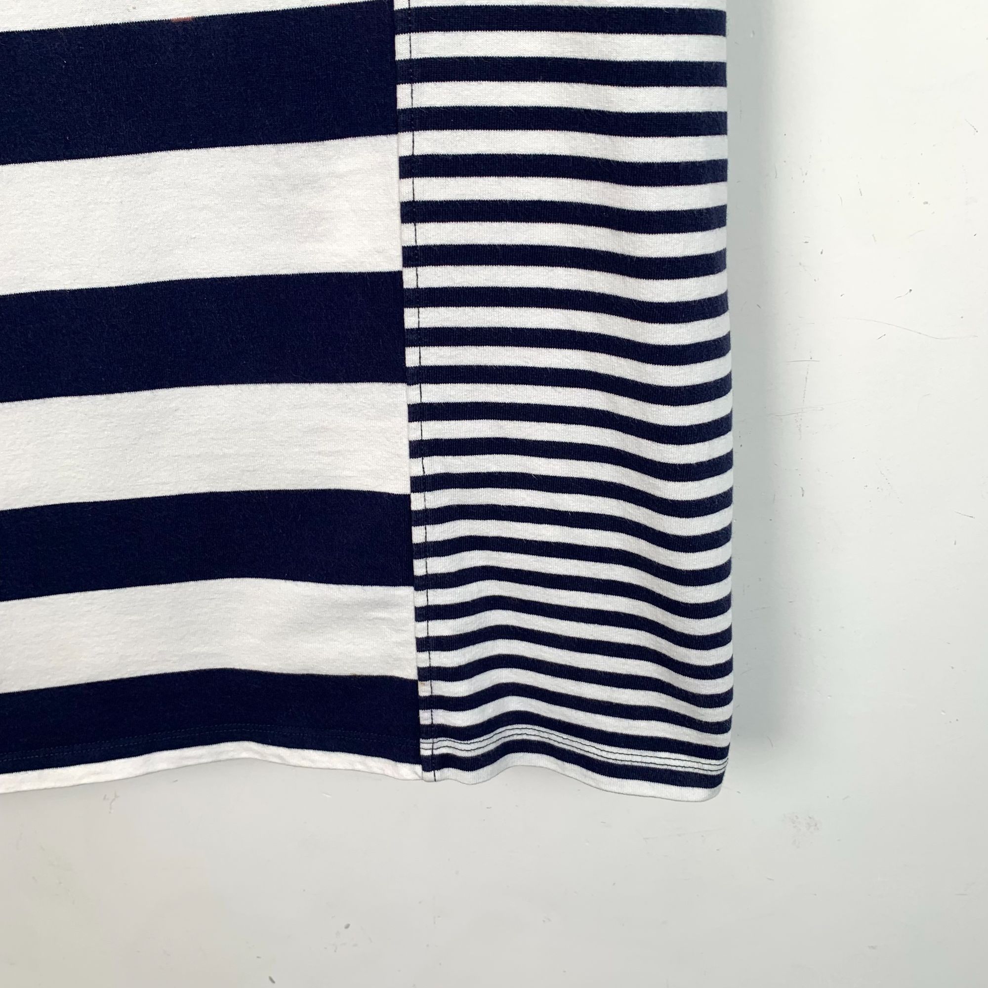 Burberry Burberry Striped Navy & White Cotton T-Shirt With Red Accent Size M / US 6-8 / IT 42-44 - 4 Thumbnail