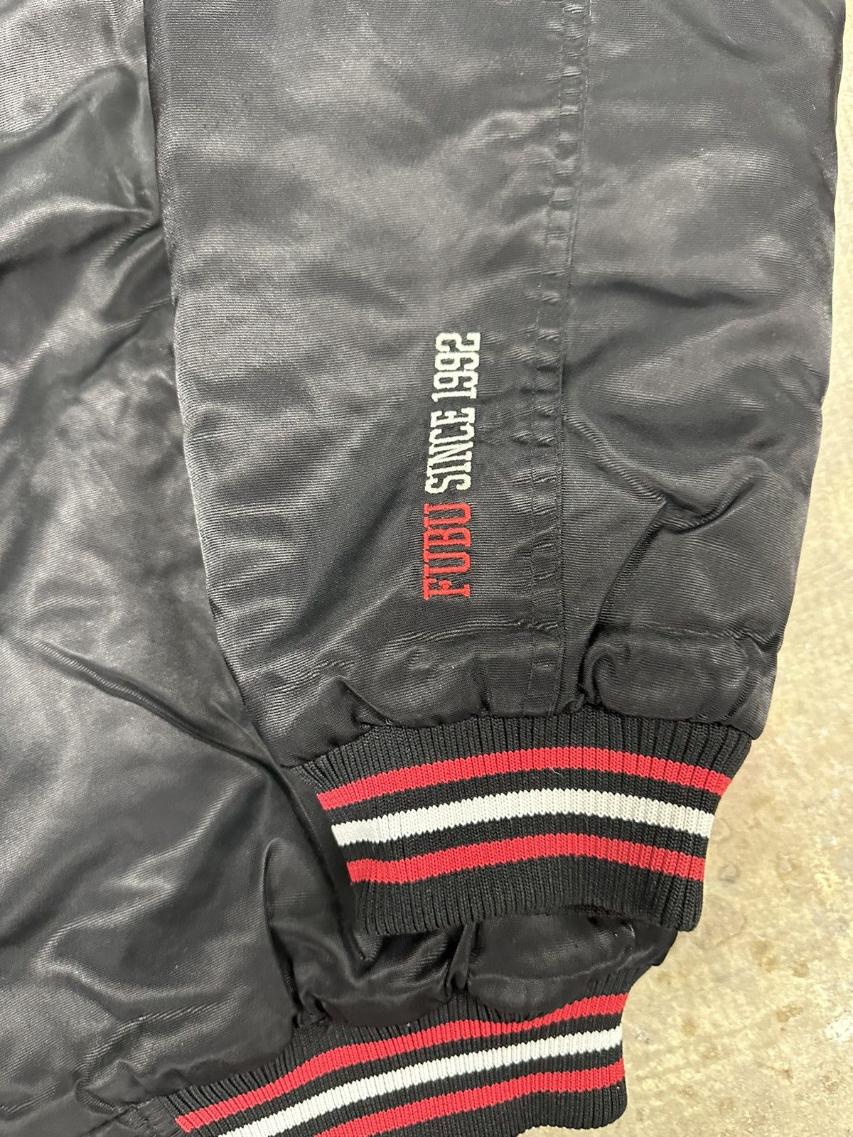 Fubu × Vintage Vintage 90s Y2K Quilted FUBU Spell Out Satin Jacket Size XL Size US L / EU 52-54 / 3 - 5 Thumbnail