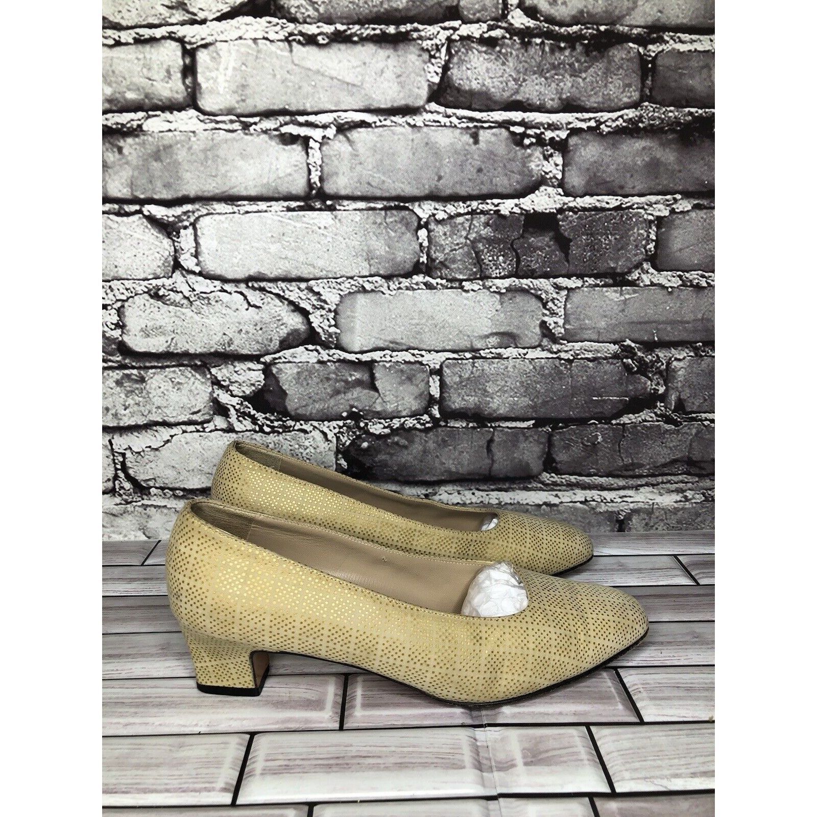 Salvatore Ferragamo Salvatore Ferragamo Beige Leather Geometric Dress Pump Heels Size US 7.5 / IT 37.5 - 19 Thumbnail