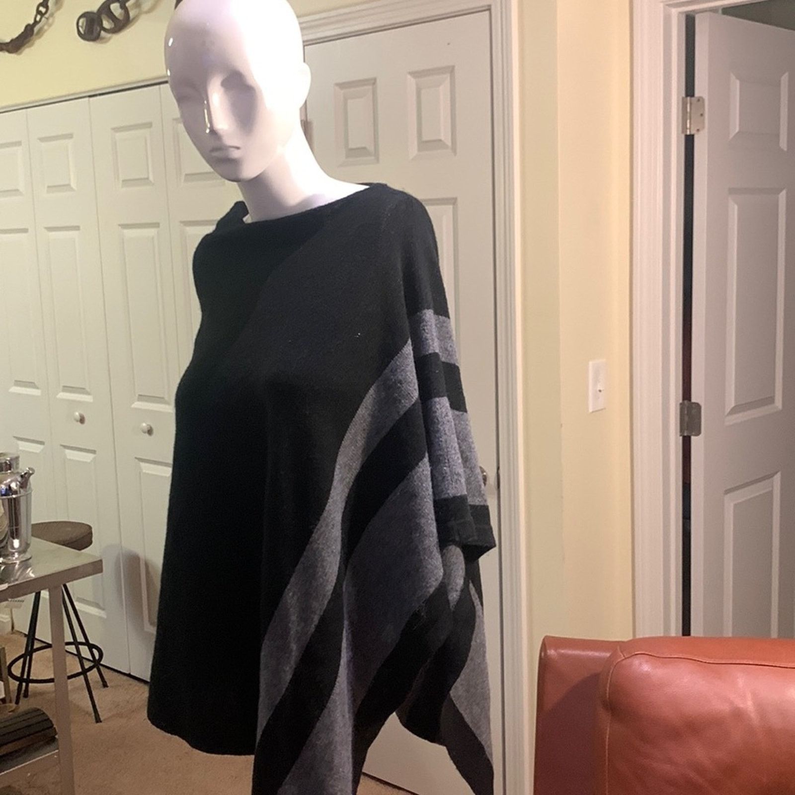Vintage Cashmere blend poncho shawl black & gray striped Size ONE SIZE - 1 Thumbnail