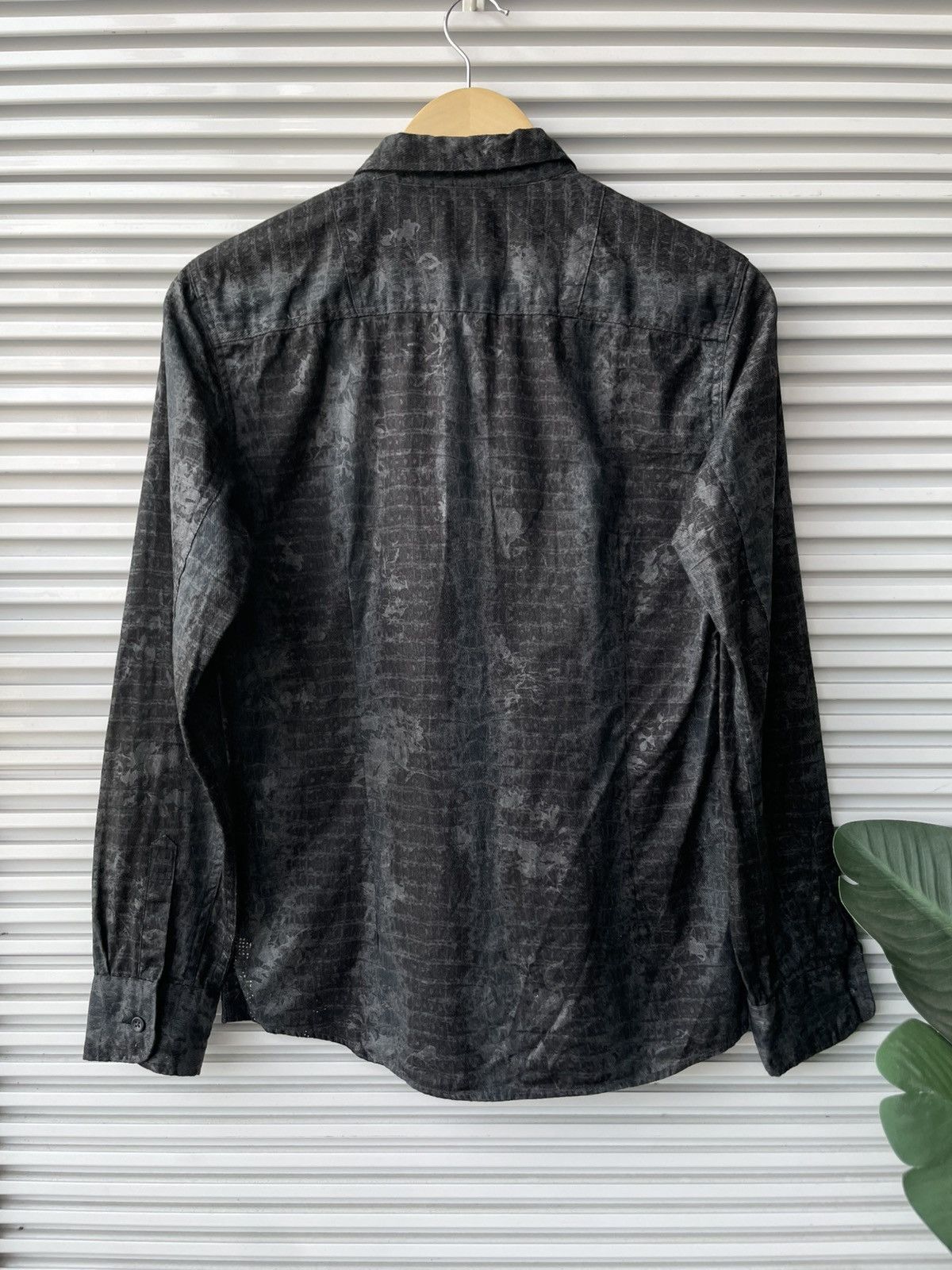 Japanese Brand × Tornado Mart Tornado Mart Snake Skin Design Button Ups Size US M / EU 48-50 / 2 - 2 Thumbnail