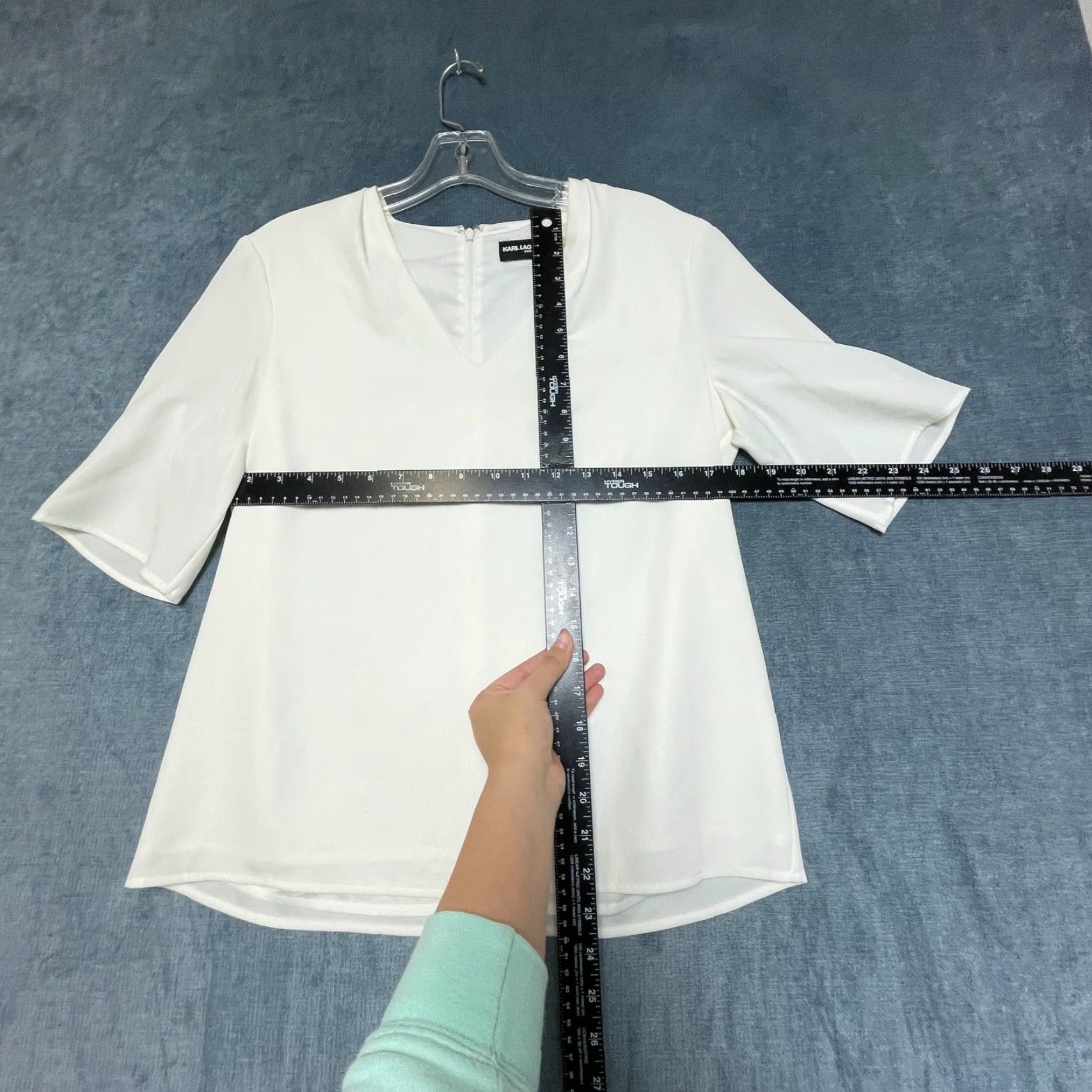 Karl Lagerfeld Karl Lagerfeld Paris Blouse Womens S/M White Stretch V-Neck 3/4 Sleeve Back Zip Size S / US 4 / IT 40 - 6 Thumbnail