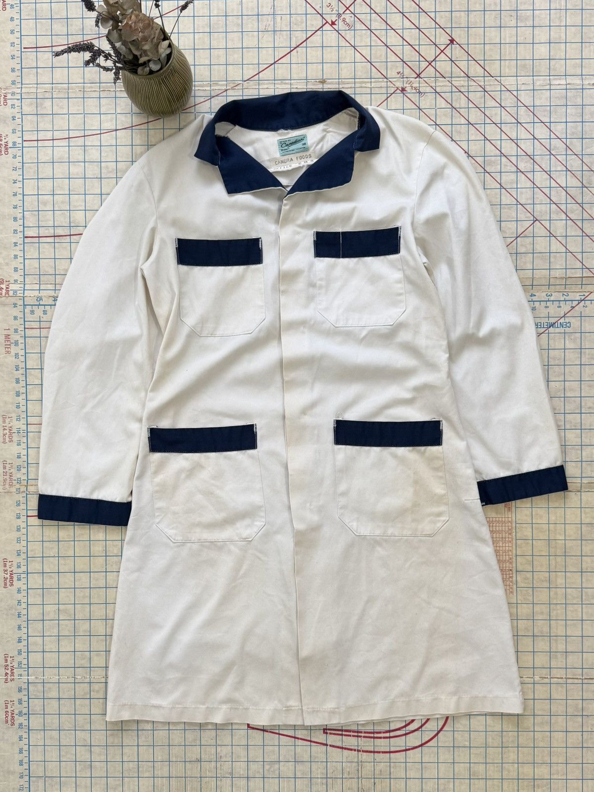 Other × Vintage Vintage Lab Coat White With Navy Trim Fits Medium Size US M / EU 48-50 / 2 - 1 Thumbnail