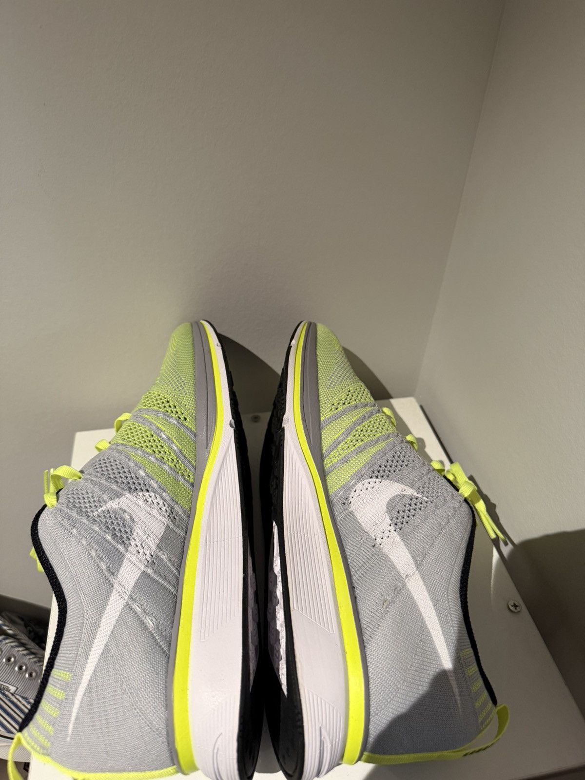 Nike Nike Flyknit Trainer Volt White sz 9 Size US 9 / EU 42 - 4 Thumbnail