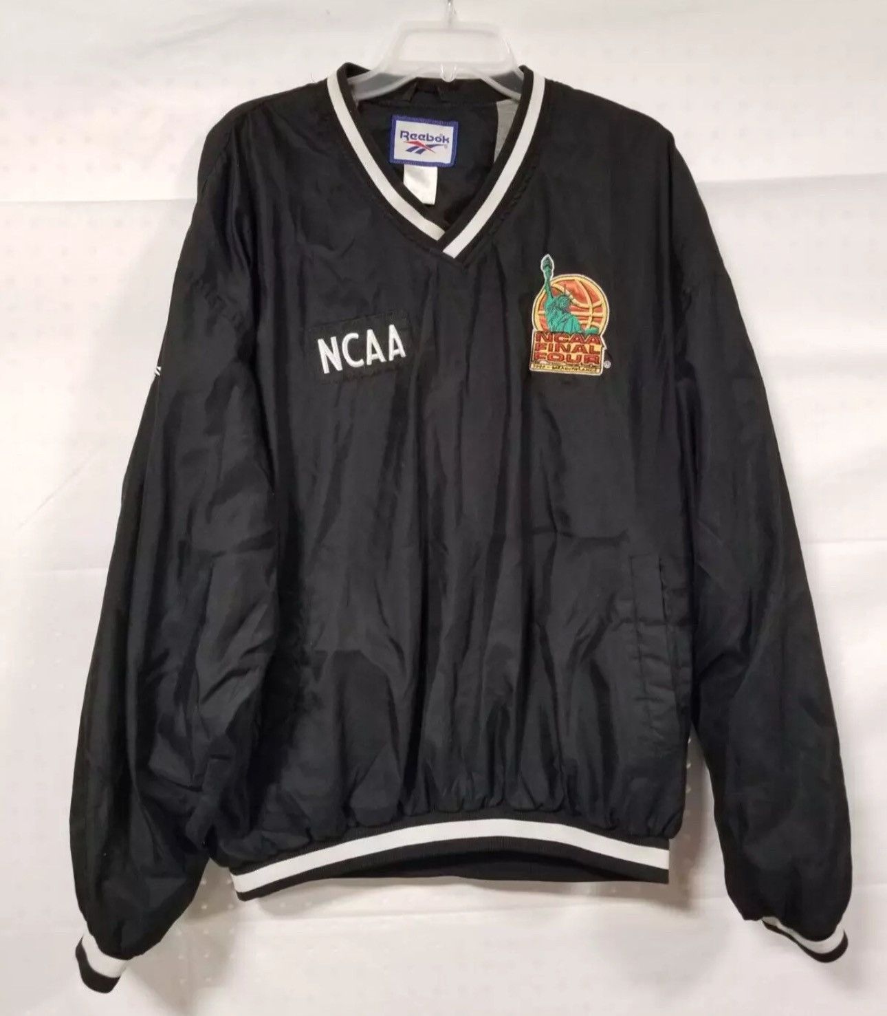 Vintage Vintage 1996 Final Four NYC Long Sleeve Size US XL / EU 56 / 4 - 1 Thumbnail
