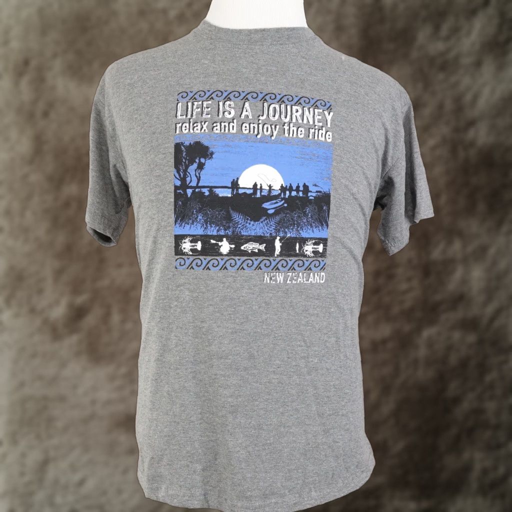 Vintage NEW ZEALAND TRAVEL T-SHIRT - LIFE IS A JOURNEY - Gray - Unisex Adult XL Size US XL / EU 56 / 4 - 1 Thumbnail