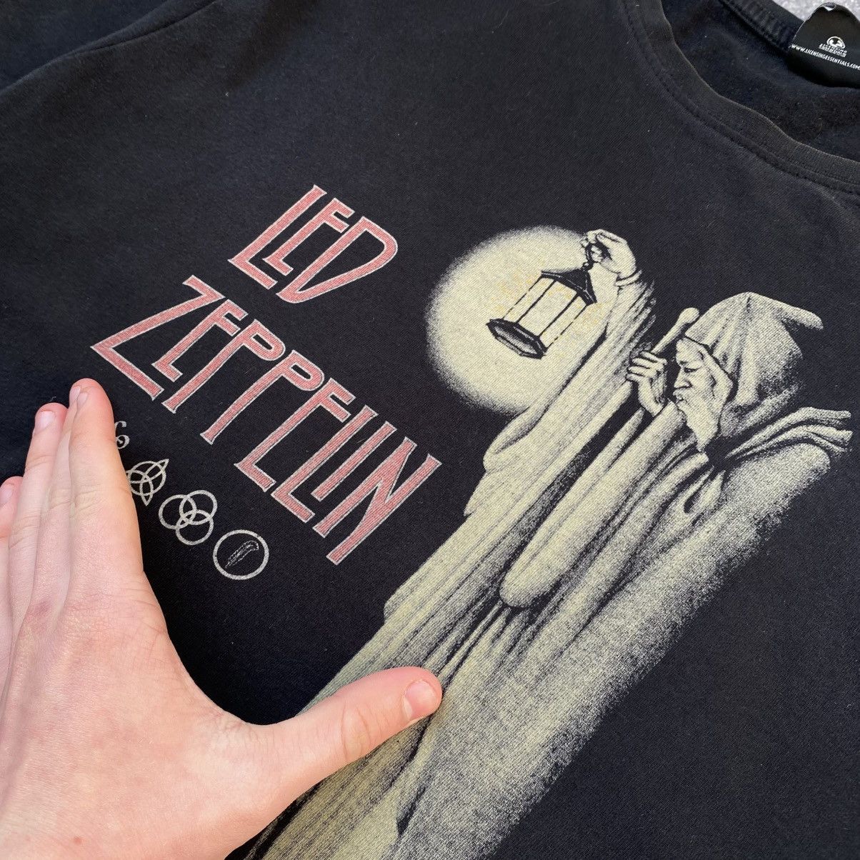 Band Tees Vintage Led Zeppelin 2019 Big Logo rock band tee Size US L / EU 52-54 / 3 - 3 Thumbnail