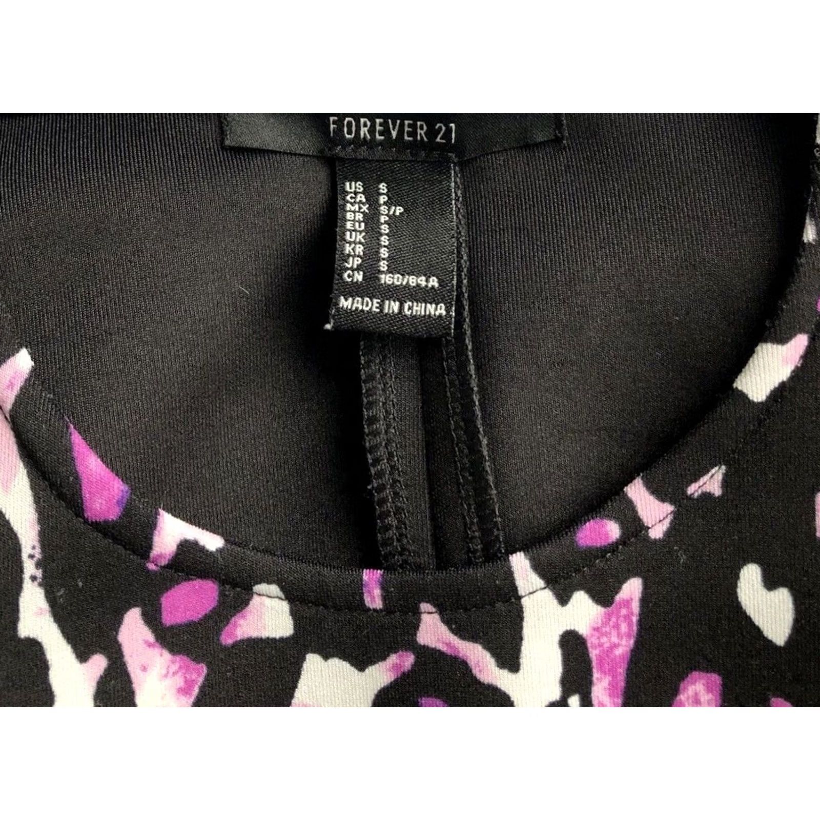 Forever 21 FOREVER 21 Halter Sleeveless Dress S Black Pink Animal Bodycon Punk Glam 90s Women Short Dress Black/pink Animal Print Dress Lifetime? Size S / US 4 / IT 40 - 5 Thumbnail