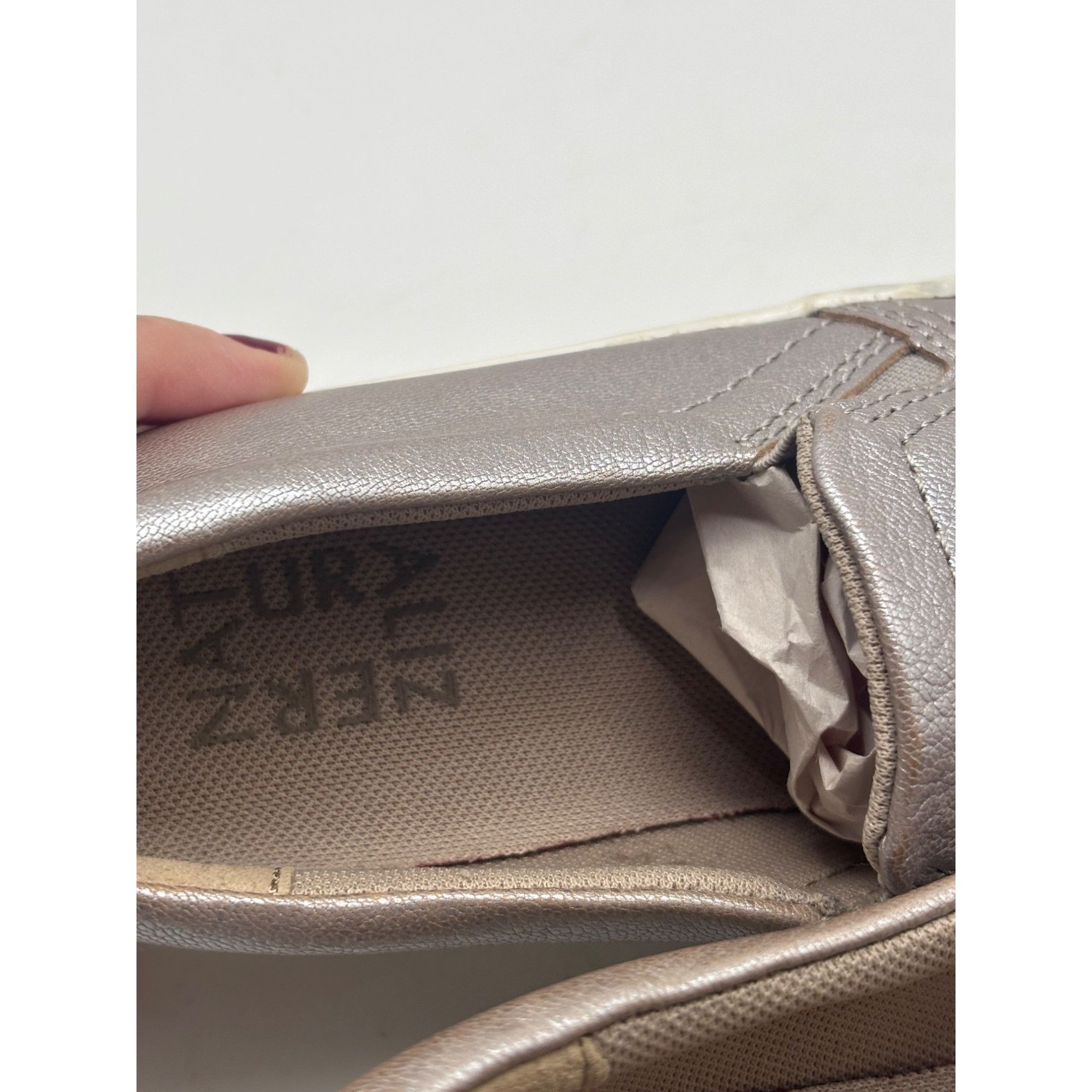 Naturalizer Naturalizer Women’s Pull on Metallic Platino Sneakers, Size Size US 5 / IT 35 - 6 Thumbnail