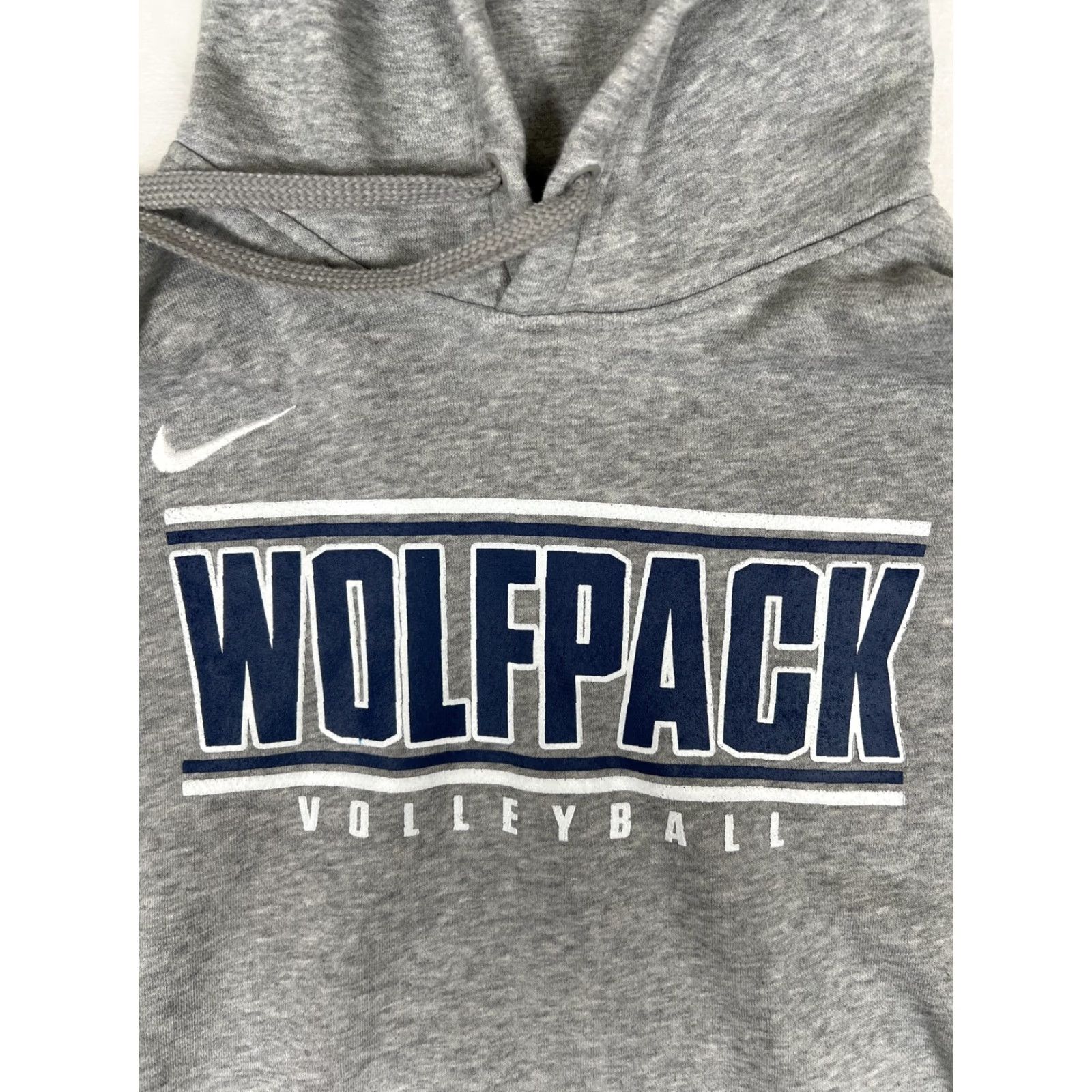 Nike **Nike Wolfpack Volleyball Hoodie Size Small Gray Pullover Sweatshirt** User: **Nike Wolfpack Volleyball Hoodie Size Small Gray** Size US S / EU 44-46 / 1 - 2 Thumbnail