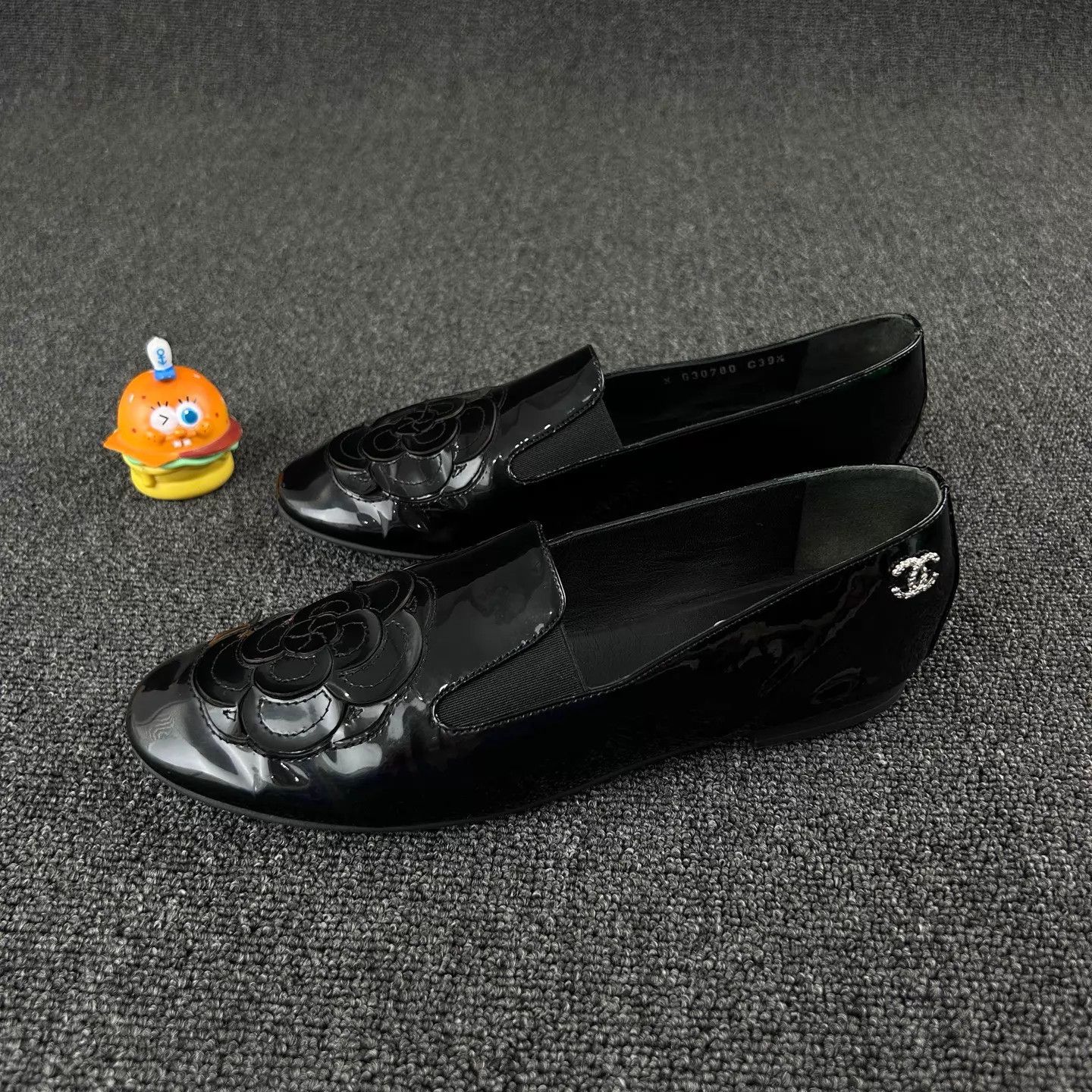 Chanel Chanel Black Patent Leather Camellia Low Heels 39.5 Size US 9 / IT 39 - 1 Thumbnail