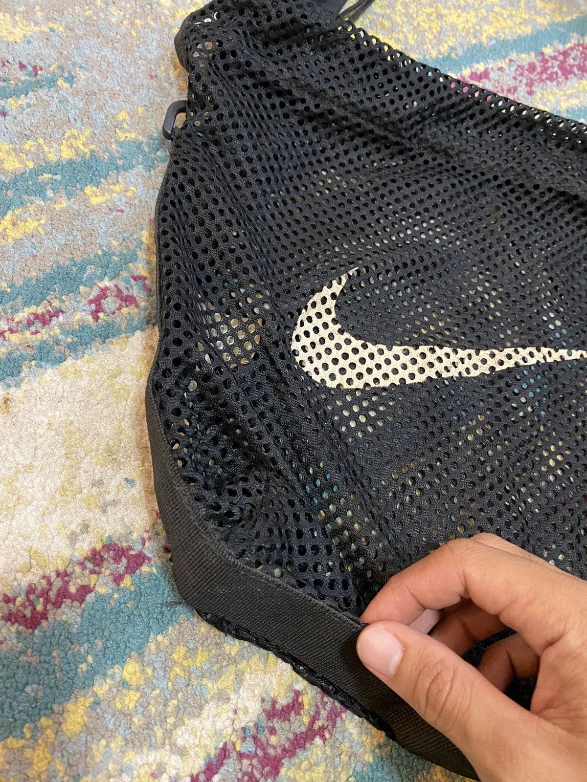 Nike Vintage Y2K Nike Big Swoosh Mesh Crossbody Bag Size ONE SIZE - 4 Thumbnail