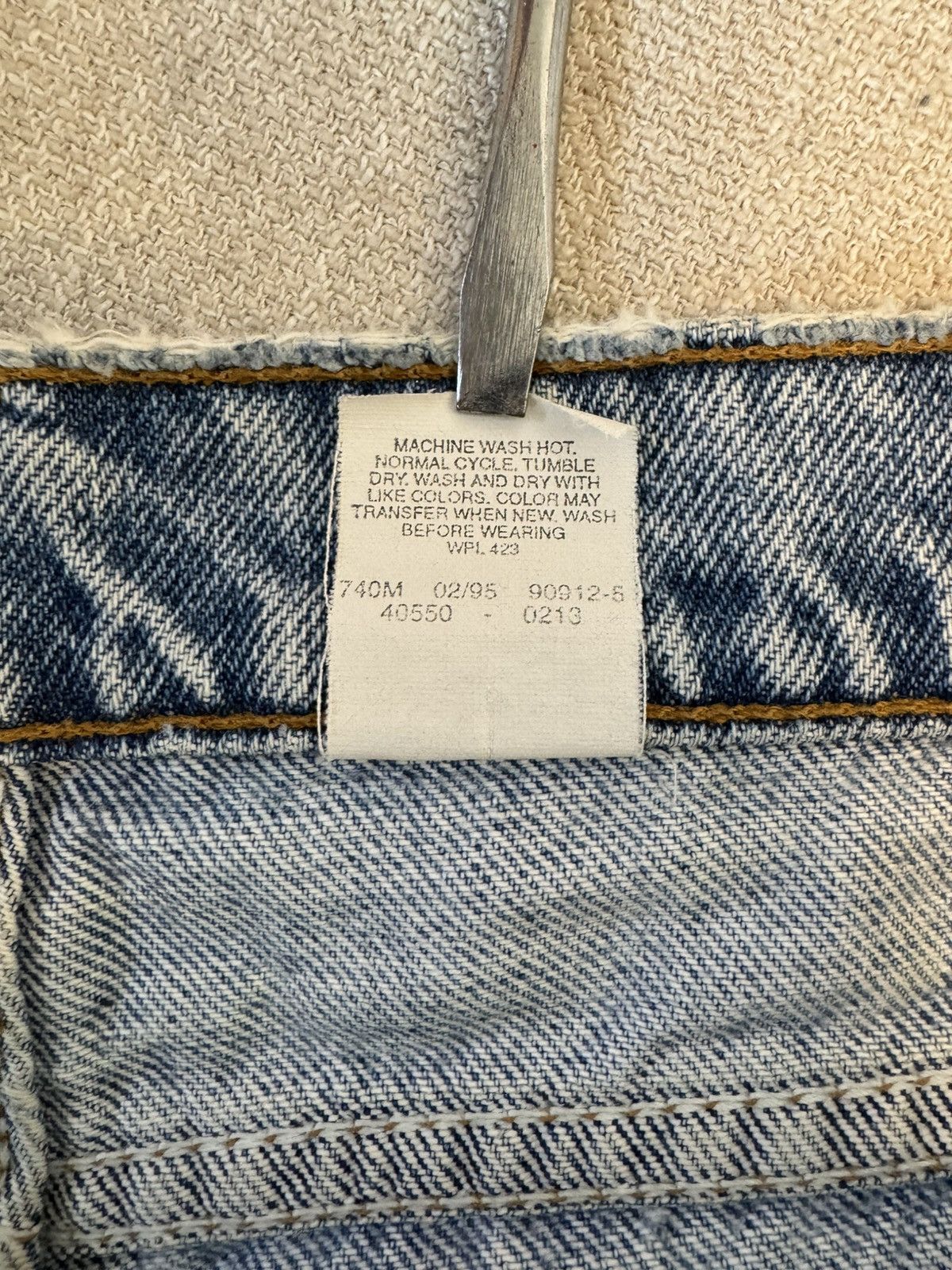 Levi's Vintage Clothing Vintage Levi’s 550 Light Wash Distressed Jeans, W35 x L31 Size US 35 - 14 Thumbnail