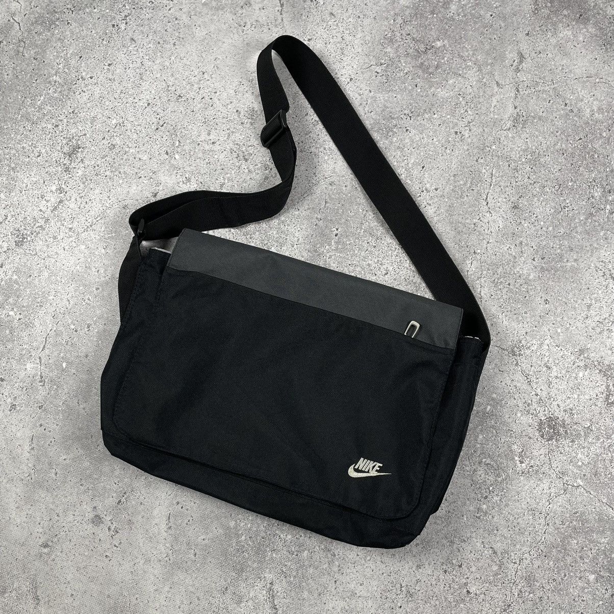 VTG Nike Messenger small outlet bag