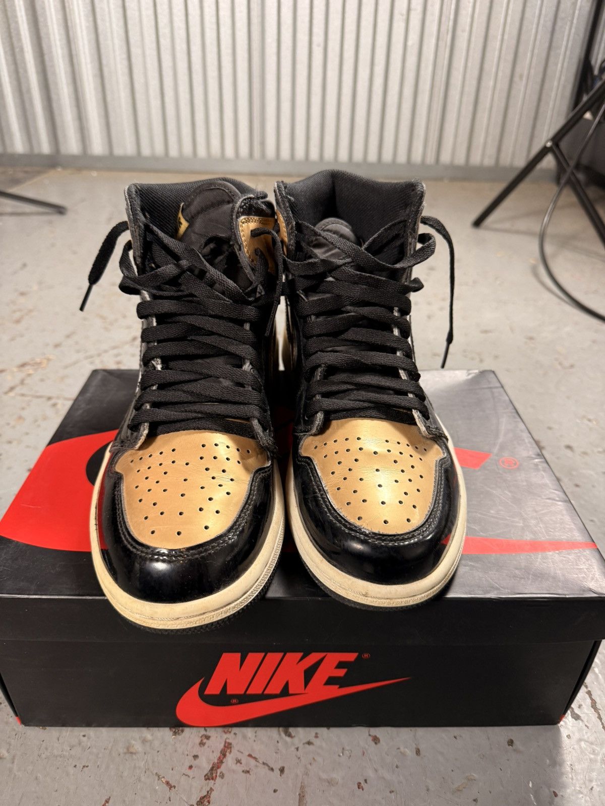 Jordan Brand Used Jordan 1 Gold Toes Size US 9 / EU 42 - 8 Thumbnail