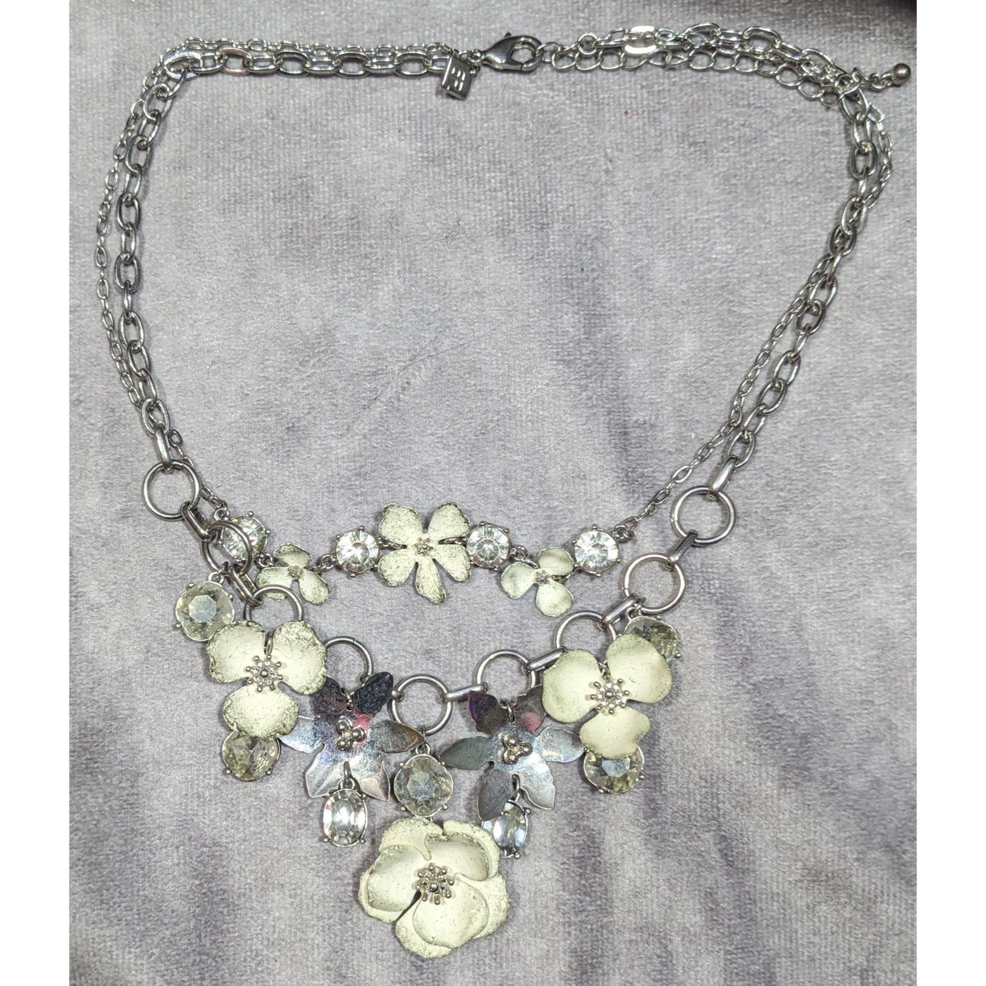 Banana Republic Banana Republic Preppy Floral White And Silver Tone Multilay Size ONE SIZE - 4 Thumbnail