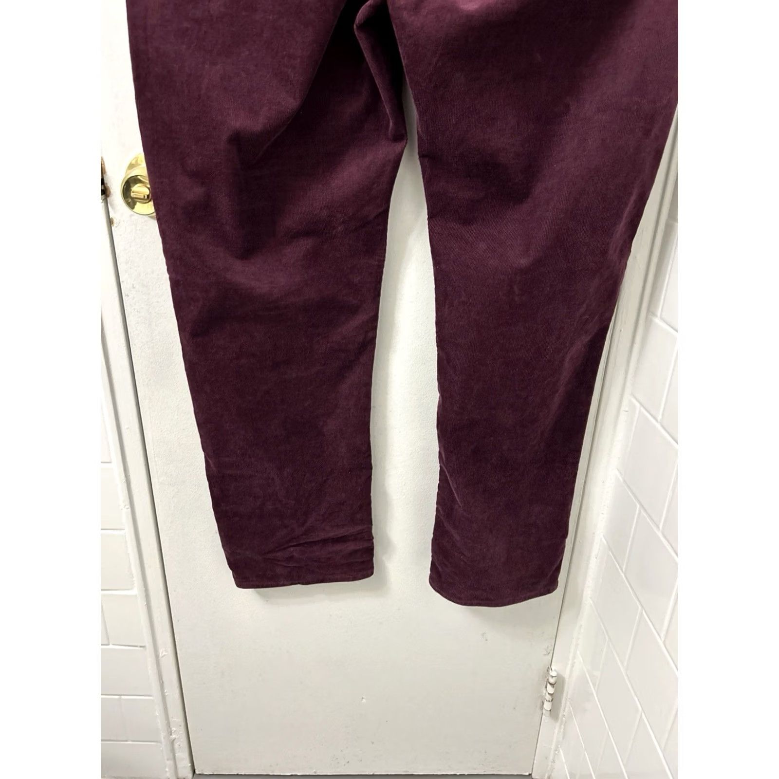 Gap Gap Pants Womens Size 42x30 Burgundy Corduroy Straight Leg Stretch Trousers Size 28" / US 6 / IT 42 - 7 Thumbnail