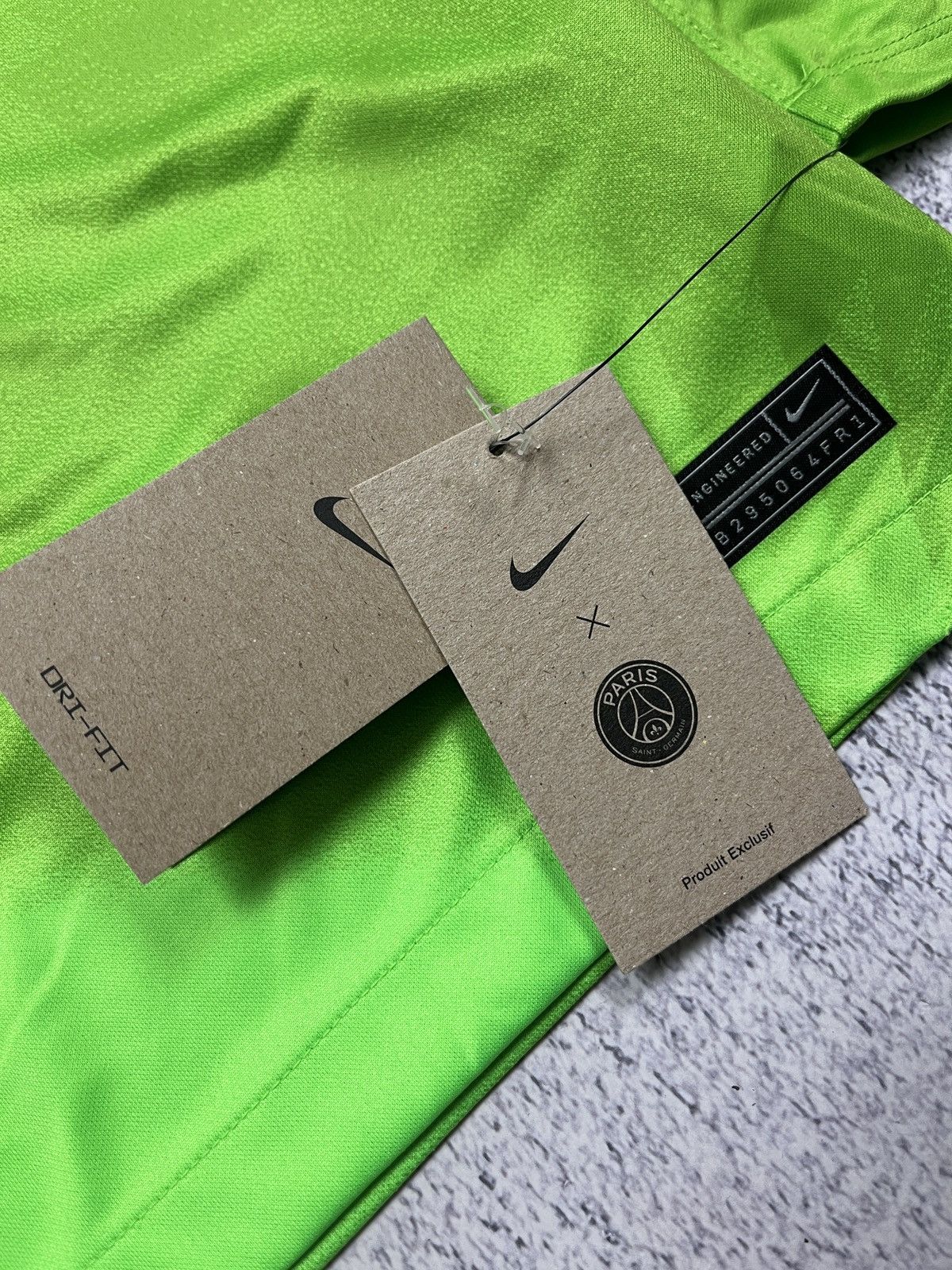 Nike NWT Nike Paris Saint Germain 2022/23 Home Goalkeeper Jersey Size US L / EU 52-54 / 3 - 9 Thumbnail