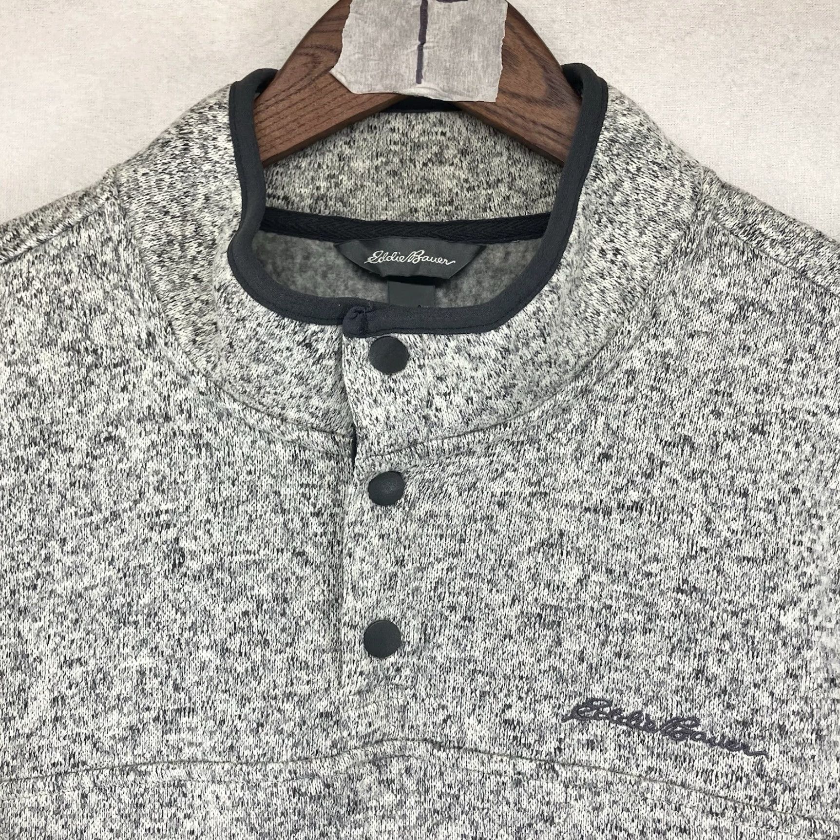 Eddie Bauer Eddie Bauer Men’s Radiator Fleece Snap Mock Pullover Gray XL Sweatshirt Pullover Mock Neck Zip Pockets Regular Fit Outdoor Fisherman Logo Long Sleeve Size US XL / EU 56 / 4 - 7 Thumbnail