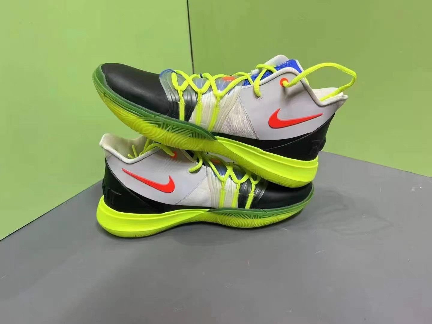 Nike Nike Kyrie 5 Basketball Shoes K15 Size US 12 / EU 45 - 5 Thumbnail
