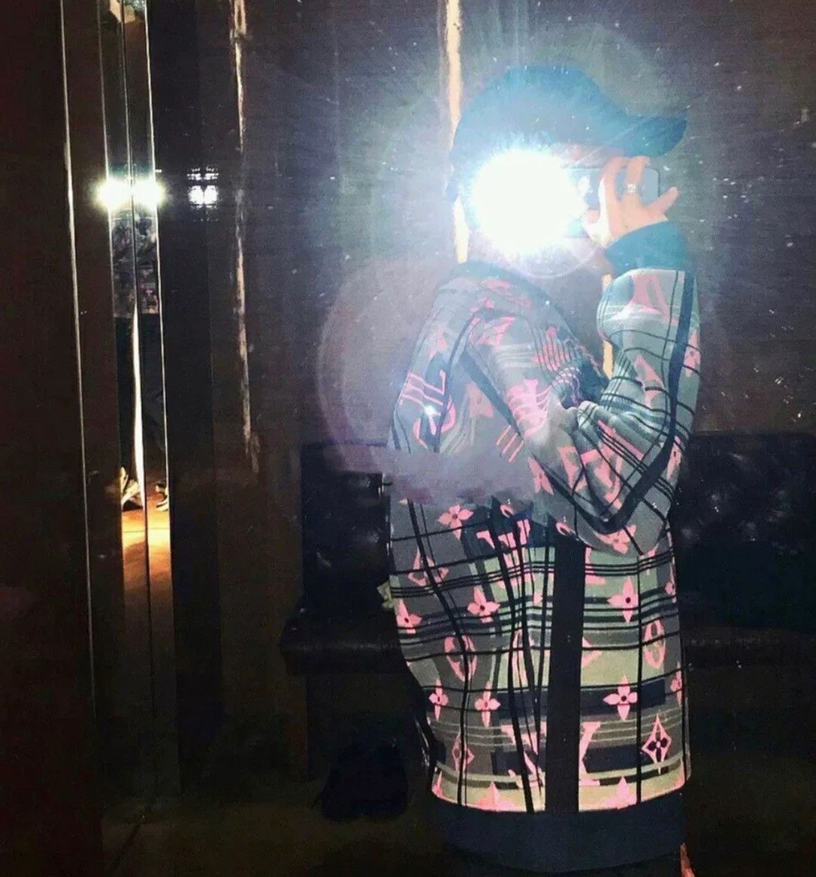 Louis Vuitton Louis Vuitton LV printed vintage hoodie2412-Nextarrow Size US XS / EU 42 / 0 - 6 Thumbnail