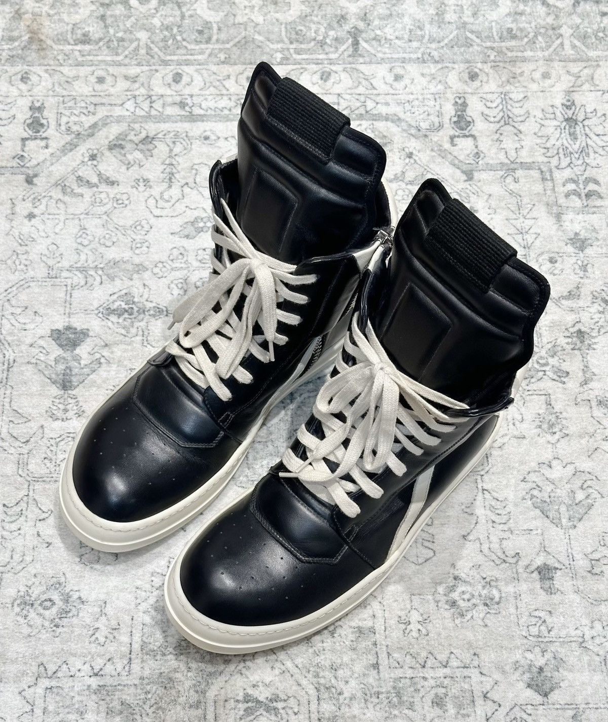 Rick Owens Rick Owens High-Top Black & White Inverted Triangle Size US 8 / EU 41 - 3 Thumbnail