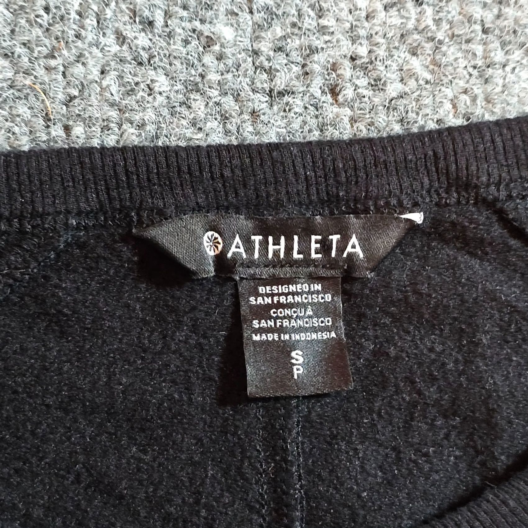 Athleta Athleta Sweater Women Size Small Black Long Sleeve Sweatshirt Top Casual Basic Size S / US 4 / IT 40 - 3 Thumbnail