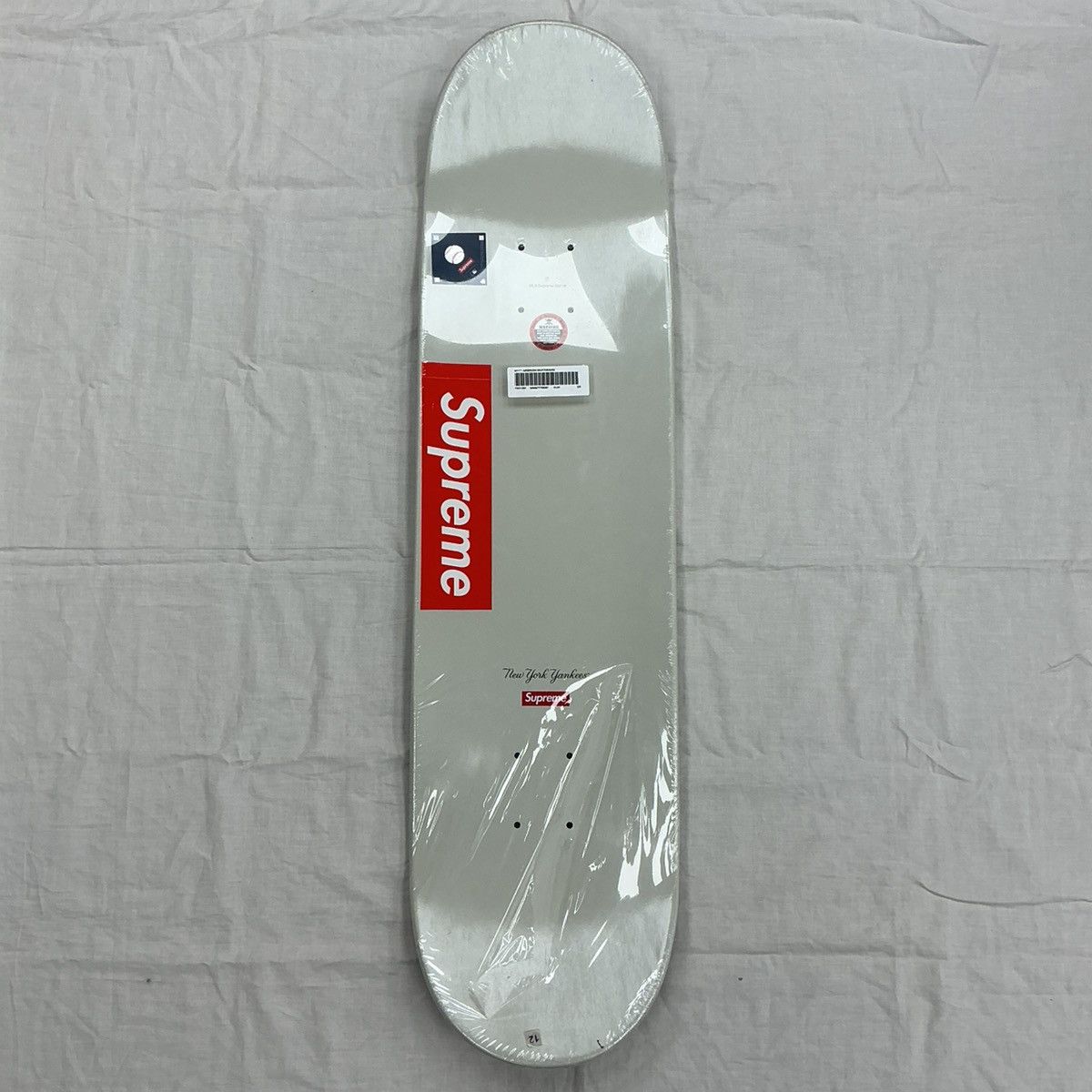 Supreme Supreme FW21 New York Yankees Airbrush Skateboard Deck Size ONE SIZE - 2 Thumbnail