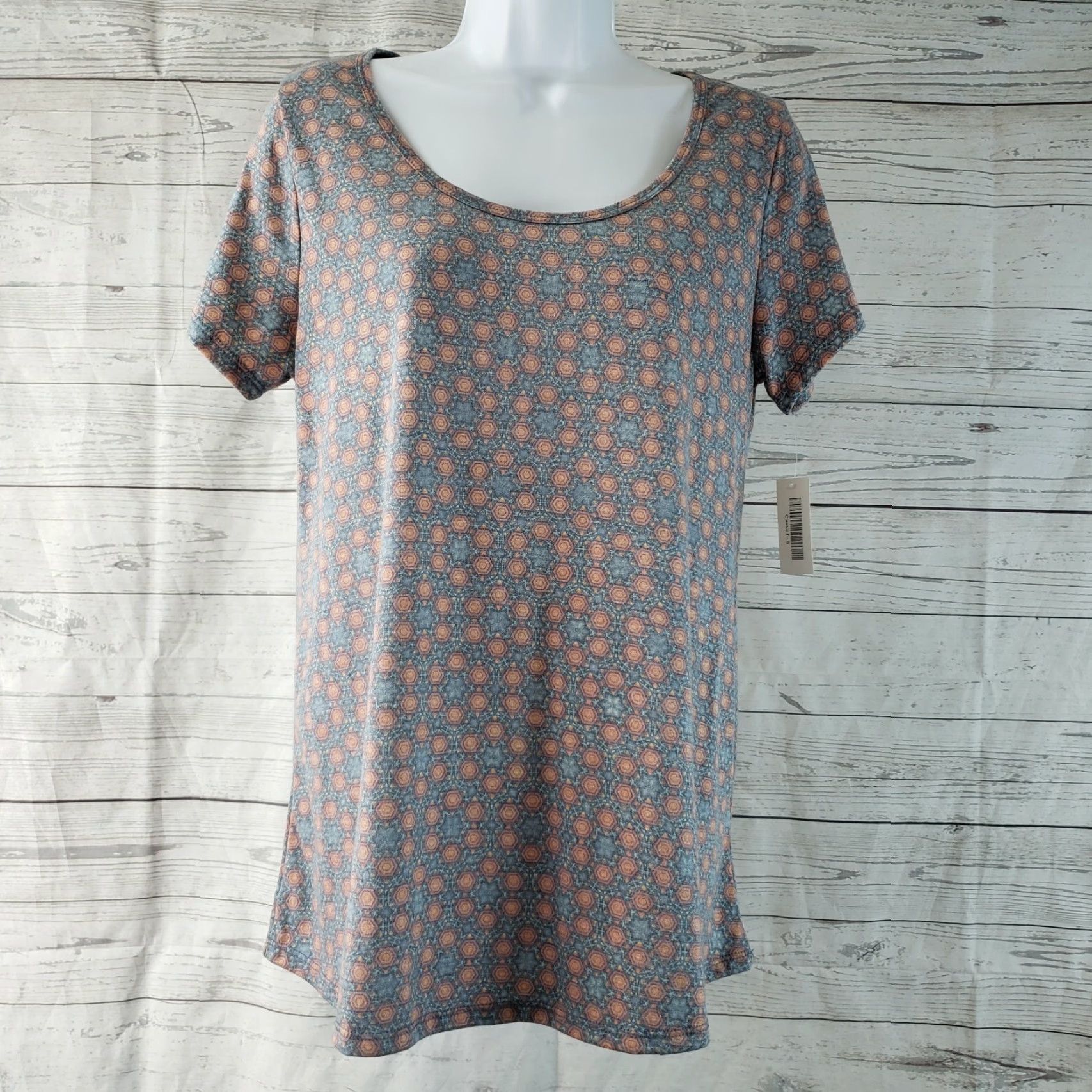 Vintage LuLaRoe Womens Classic T Size S Pink Blue Geometric Short Sleeve Shirt Womens Small Pink Geometric T-Shirt Size 28" / US 6 / IT 42 - 2 Thumbnail