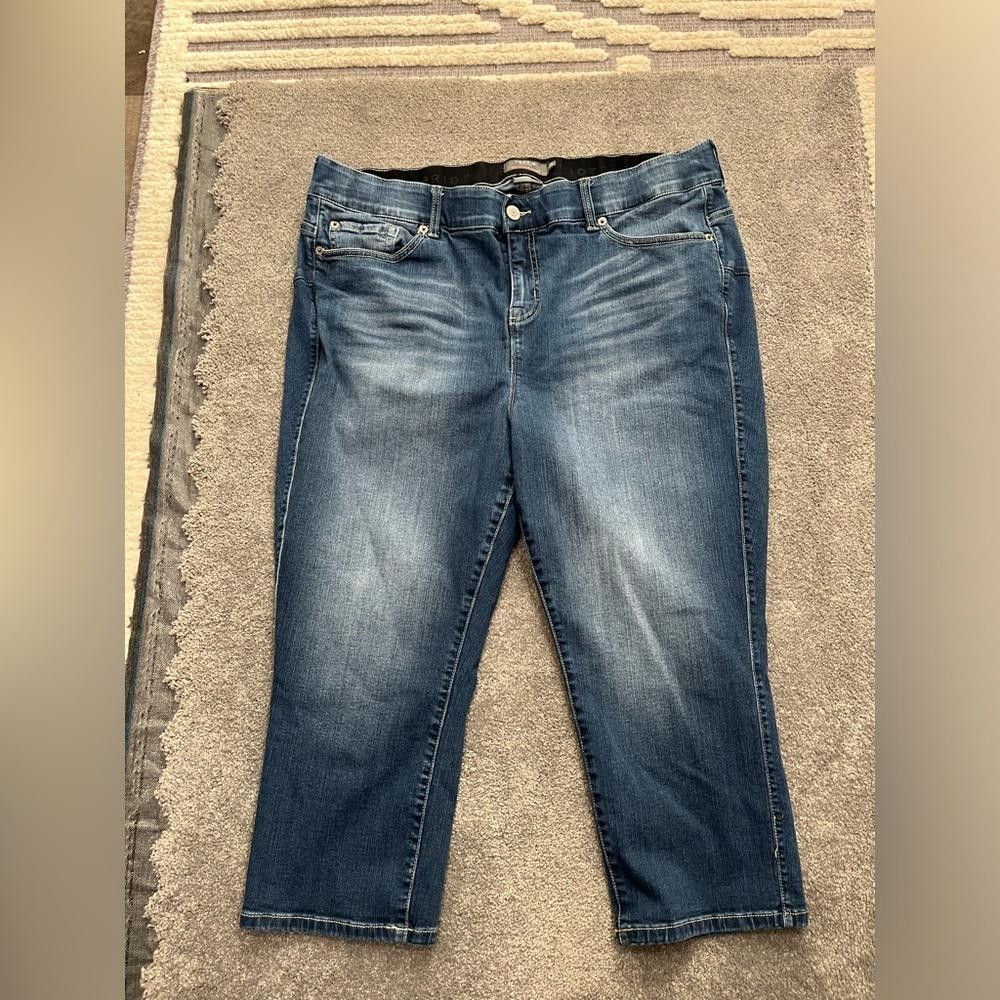 Torrid Torrid crop bombshell skinny jeans Size 42" / US 20 - 1 Thumbnail