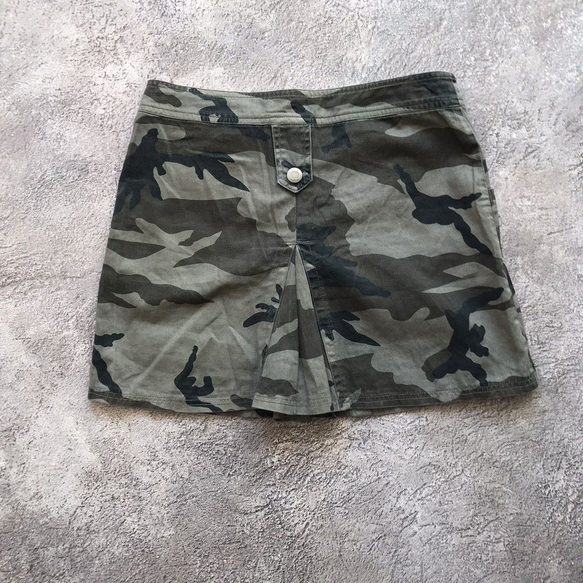 Vintage Vintage Y2K Camo Cargo Shorts Baggy Streetwear Skate Logo 27 Size 27" / US 4 / IT 40 - 5 Thumbnail