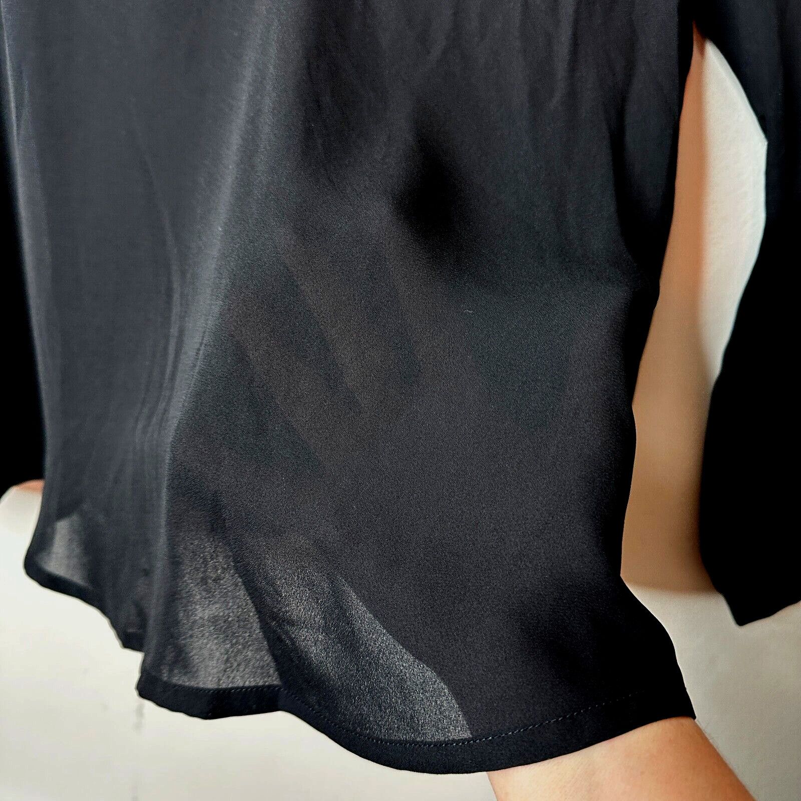 Other Tobi Black Cold Shoulder Long Sleeve V-Neck Keyhole Blouse M Size M / US 6-8 / IT 42-44 - 8 Thumbnail