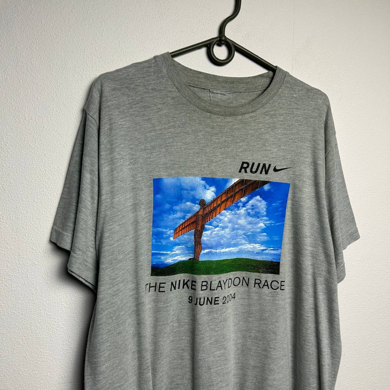 Nike Vintage Nike Run 2004 Big logo streetwear tee Size US L / EU 52-54 / 3 - 2 Thumbnail
