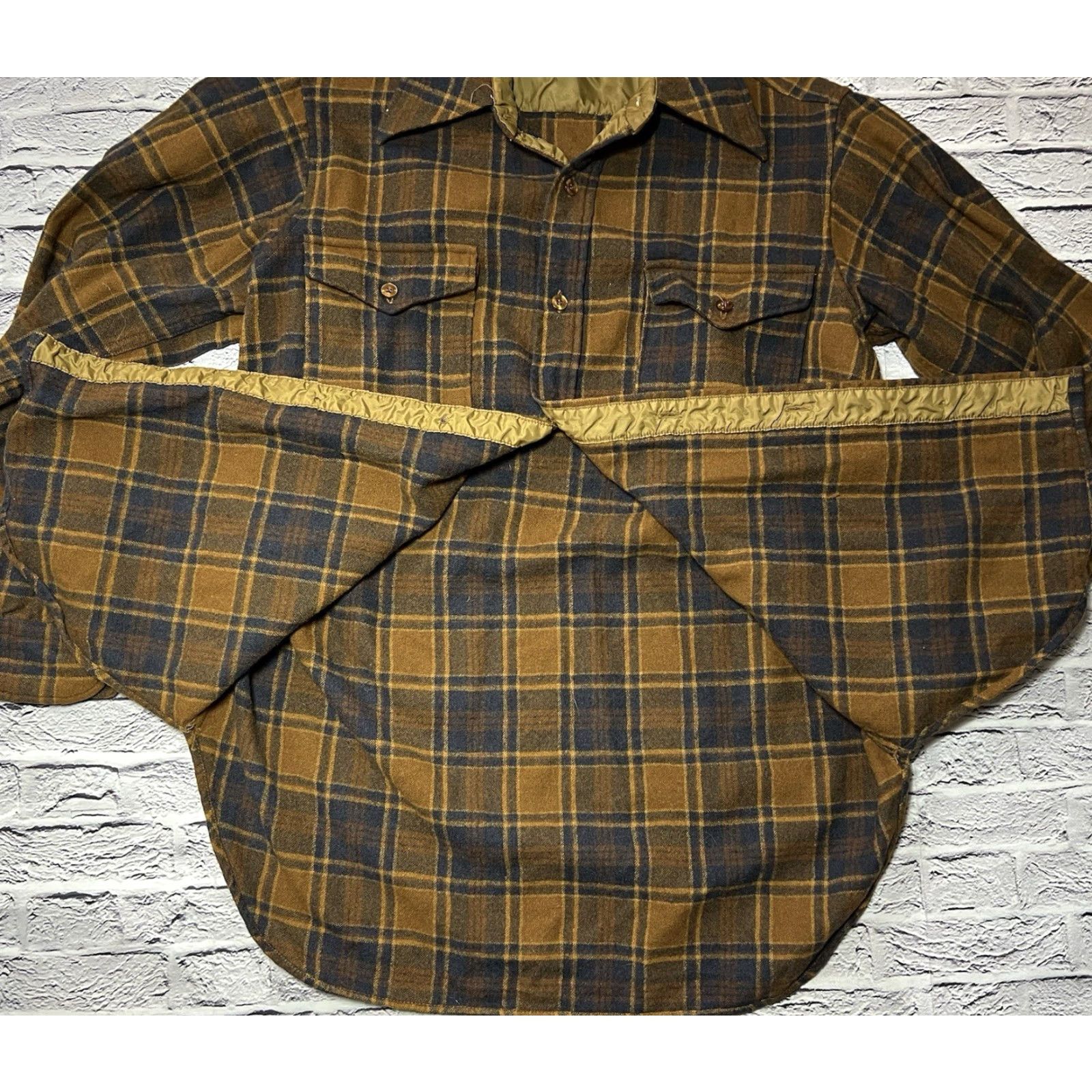 Pendleton VINTAGE Pendleton Shirt Men 15 1/2 Brown Plaid Wool Flannel Button-Up Long Sleeve Casual Workwear 21" Pockets Mens Size US M / EU 48-50 / 2 - 4 Thumbnail