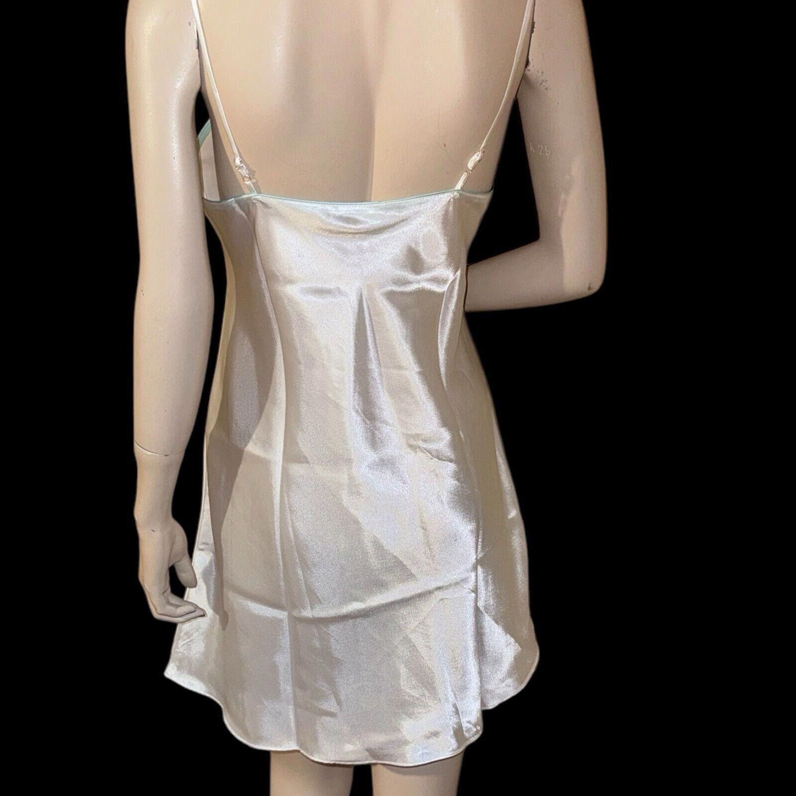 Designer Vtg Val Mode White Satin Embroidered Chemise Nightgown L Size ONE SIZE - 6 Thumbnail