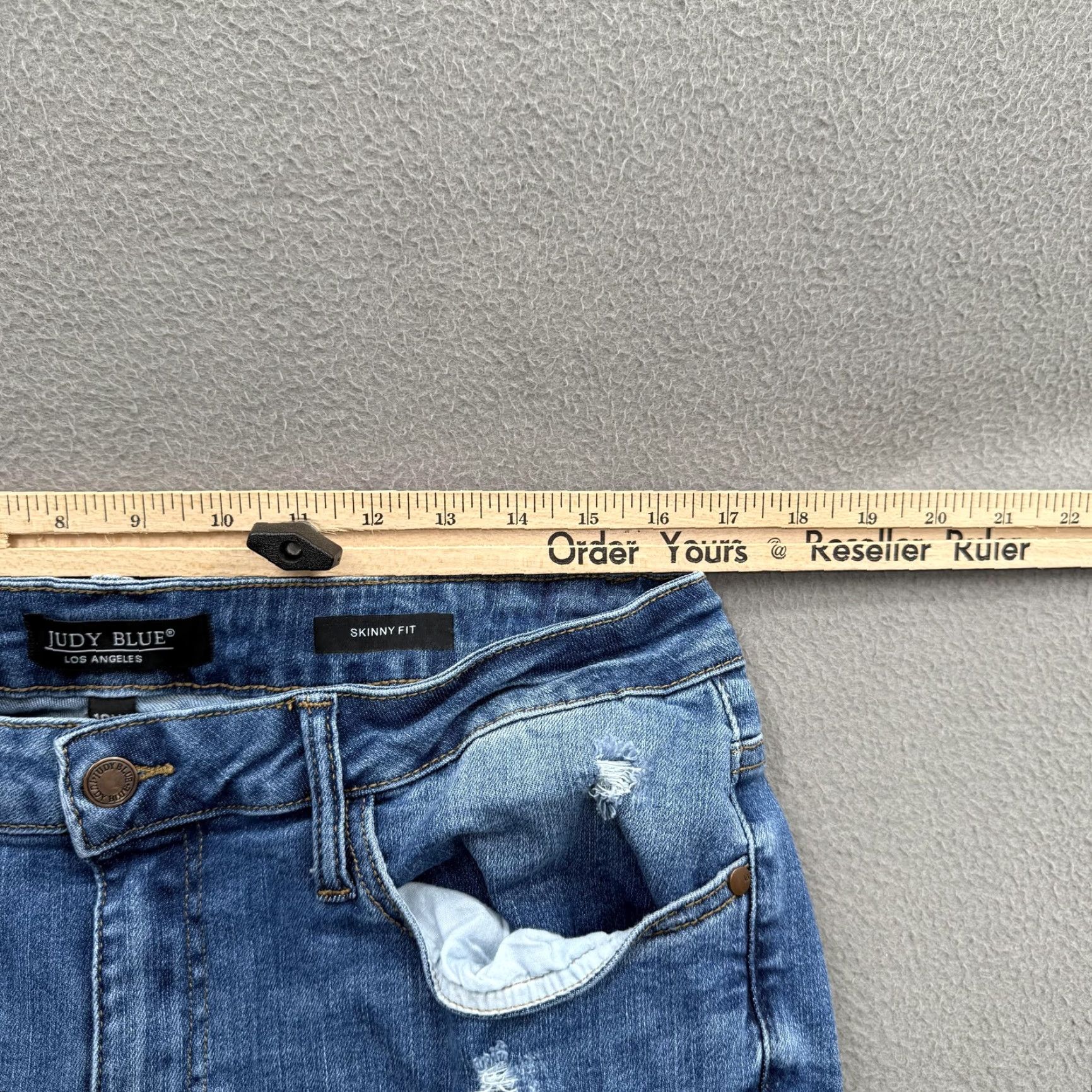 Vintage VINTAGE Judy Blue Jeans Womens 18W Blue Medium Wash Skinny Fit Distressed Ripped Stretch Size 40" / US 18 - 6 Thumbnail