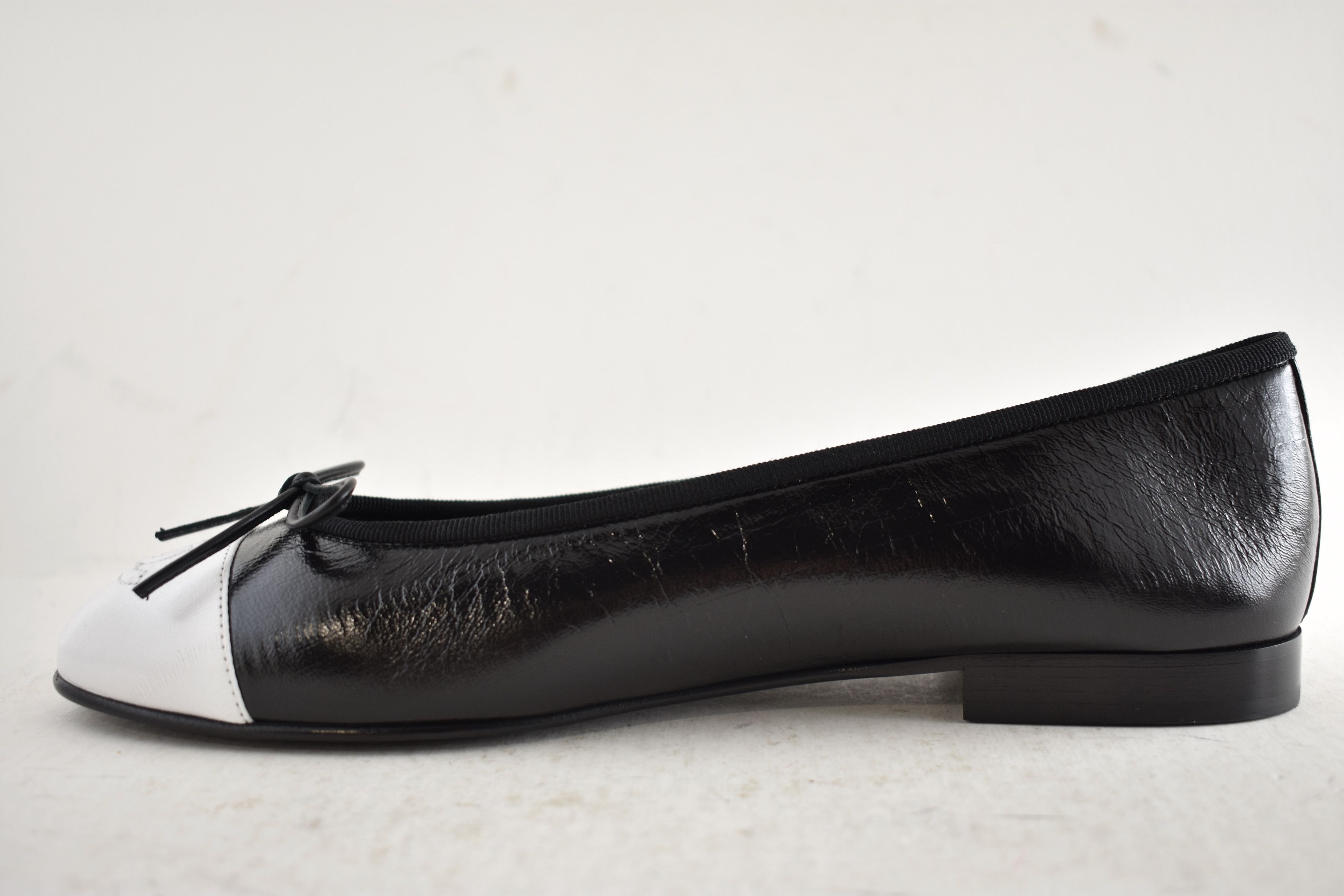 Chanel 26S White Crumpled Shiny Lambskin Ballet Ballerina Flat 35.5 Size US 5.5 / IT 35.5 - 18 Thumbnail