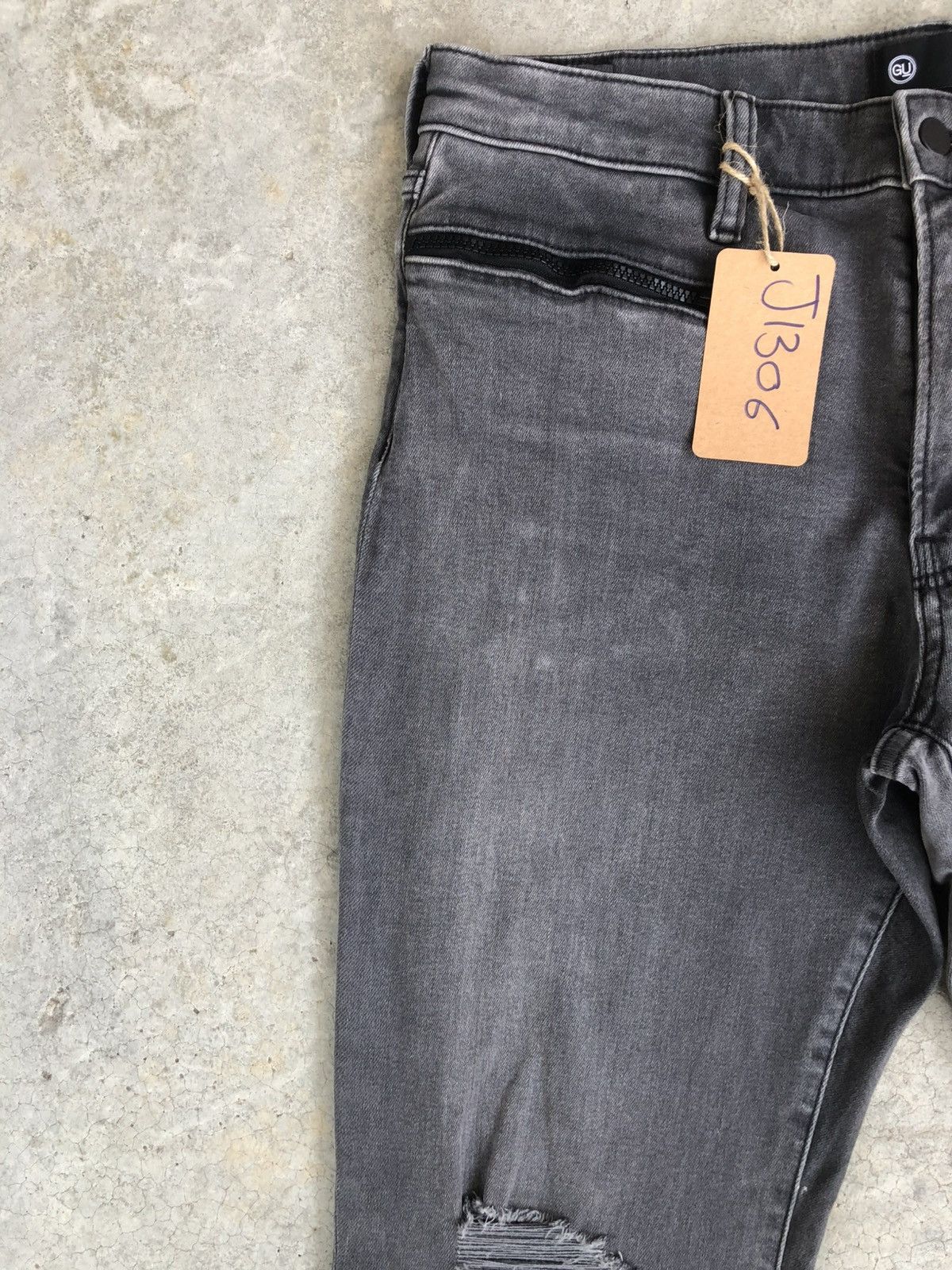 GU × Undercover Undercover x Gu Distressed Slim Jeans Size US 33 - 4 Thumbnail